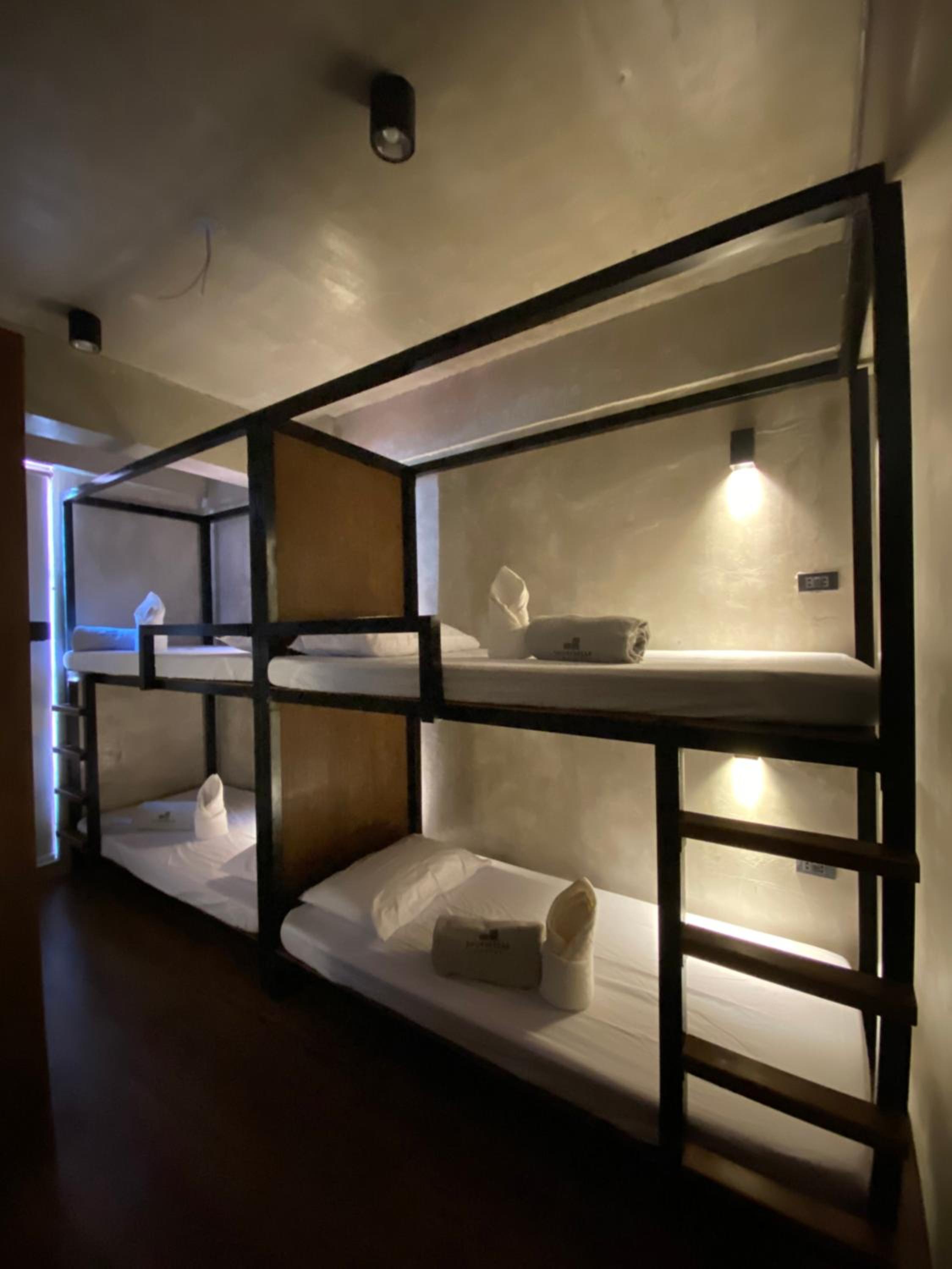 6-Bed Mixed Dormitory Room photo 2