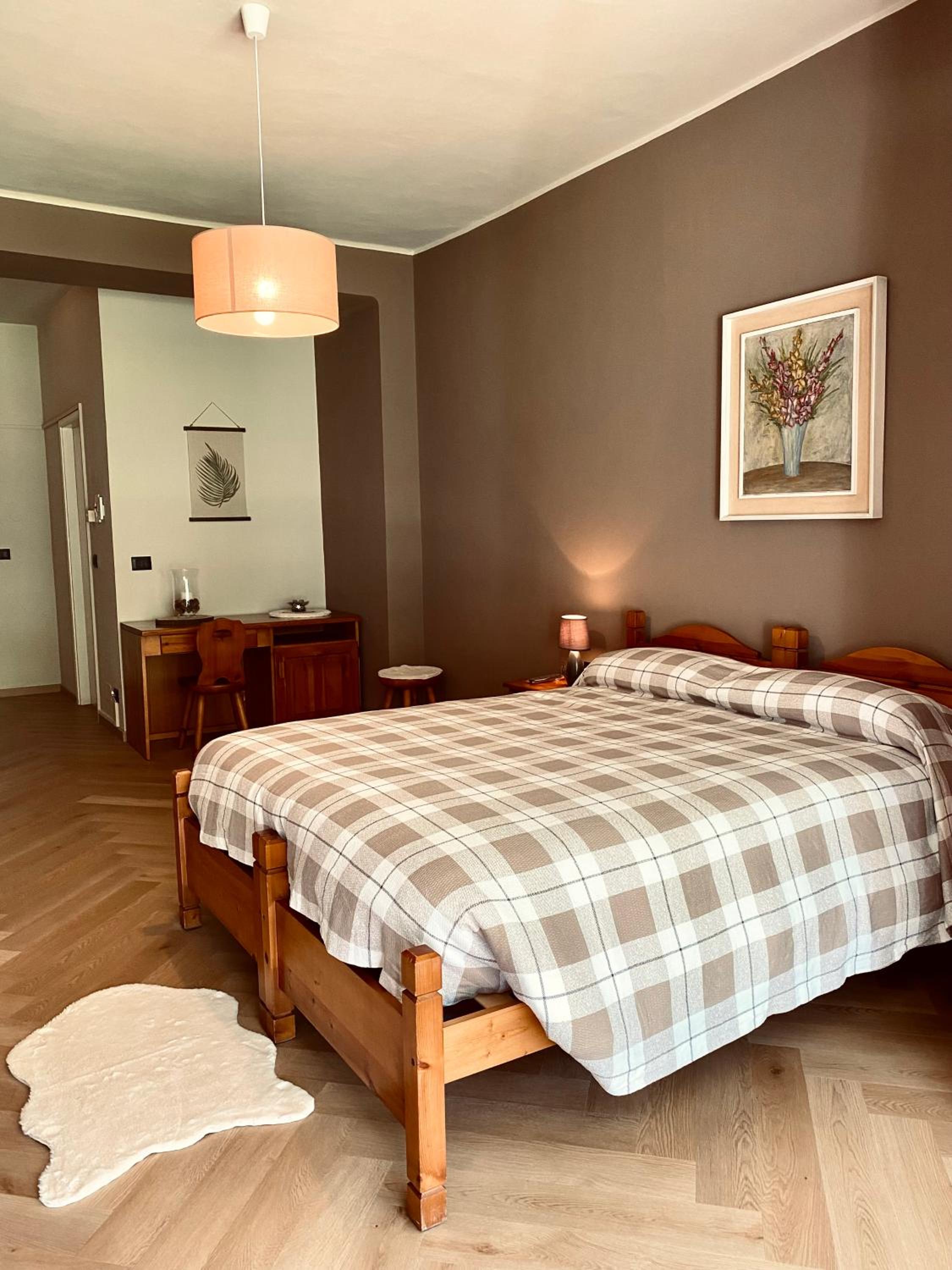 Deluxe Double Room with Balcony - Photo 7