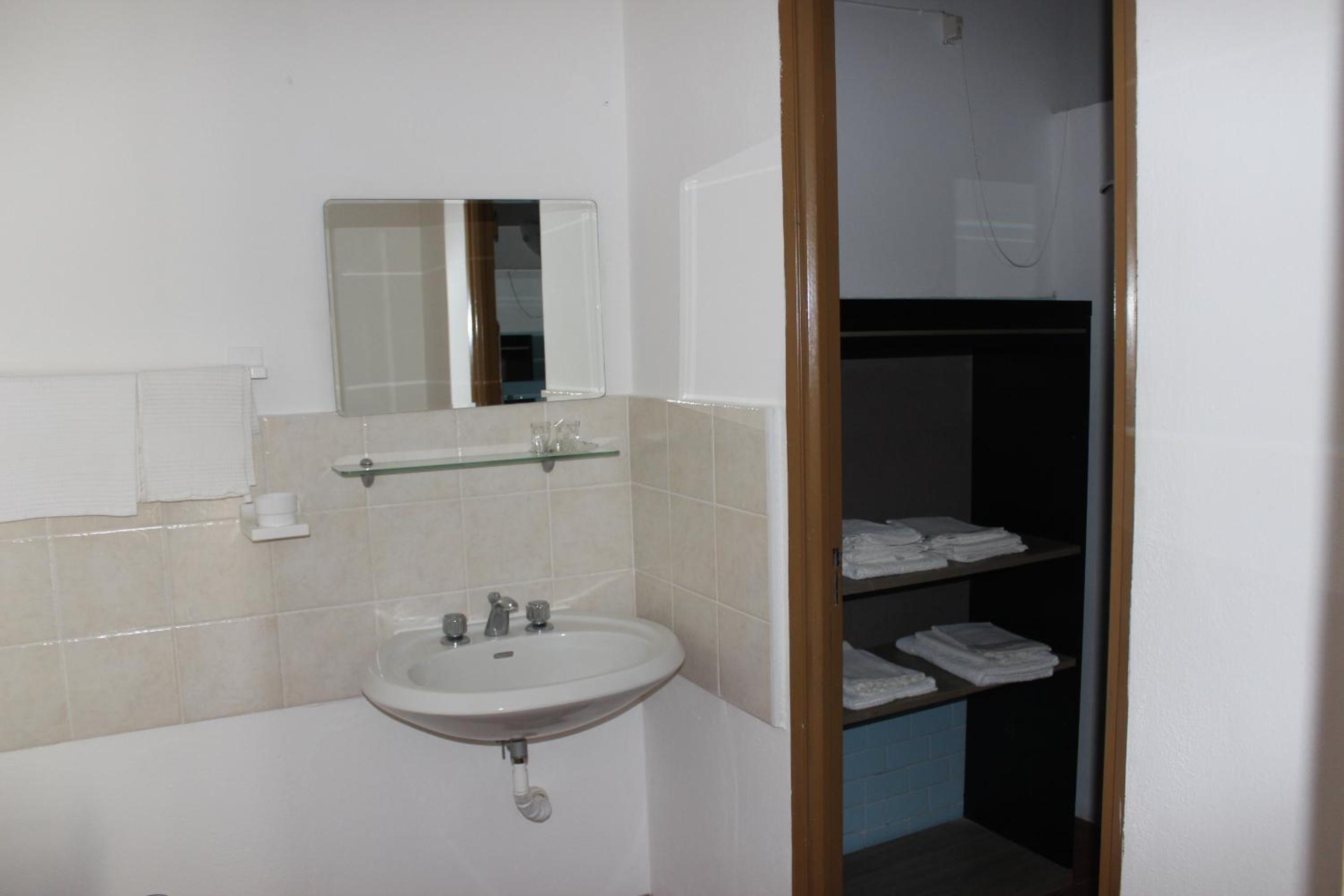 Family Room with Private Bathroom - Photo 4