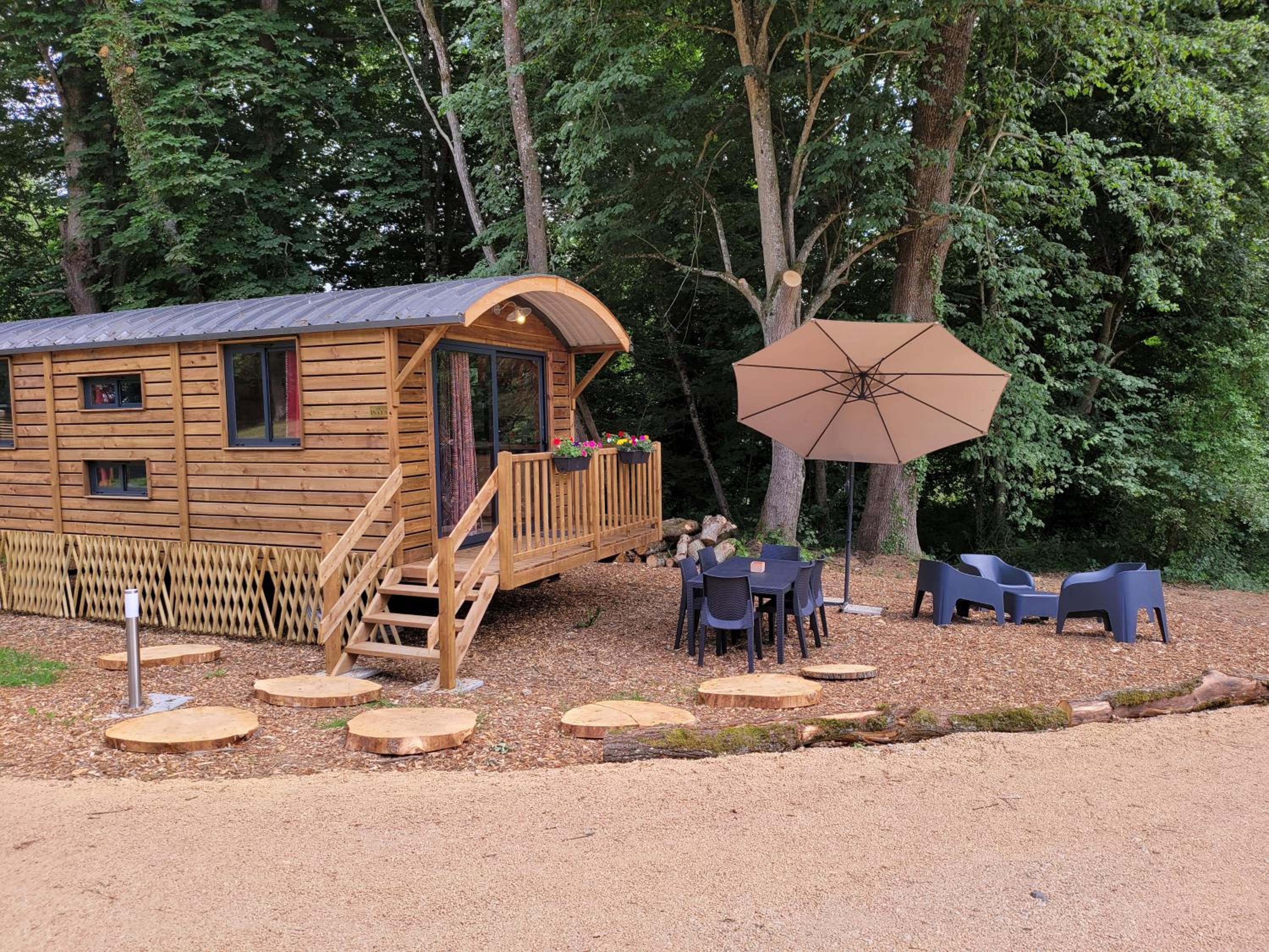 Two-Bedroom Cottage - Photo 2