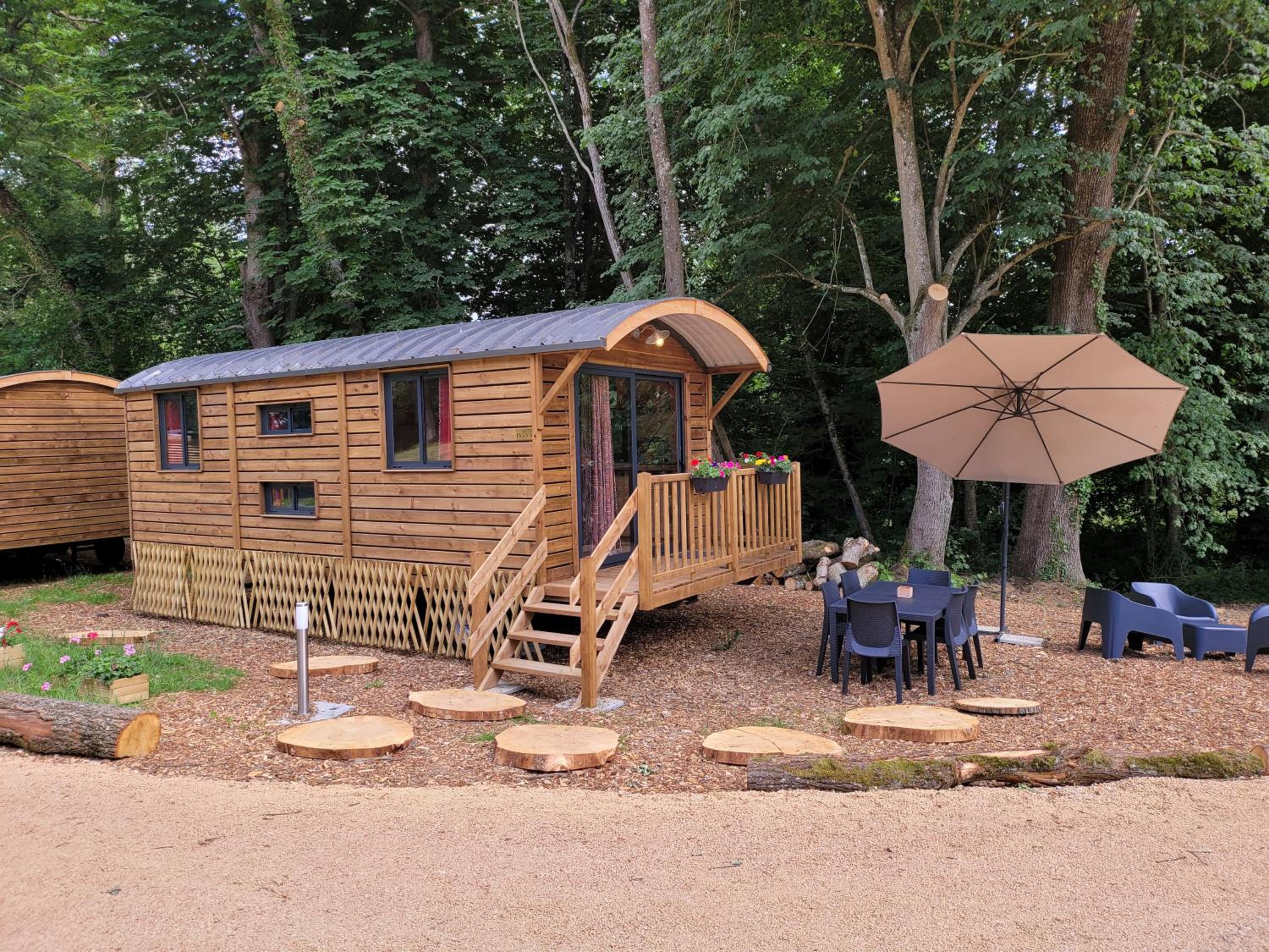 Two-Bedroom Cottage - Photo 3