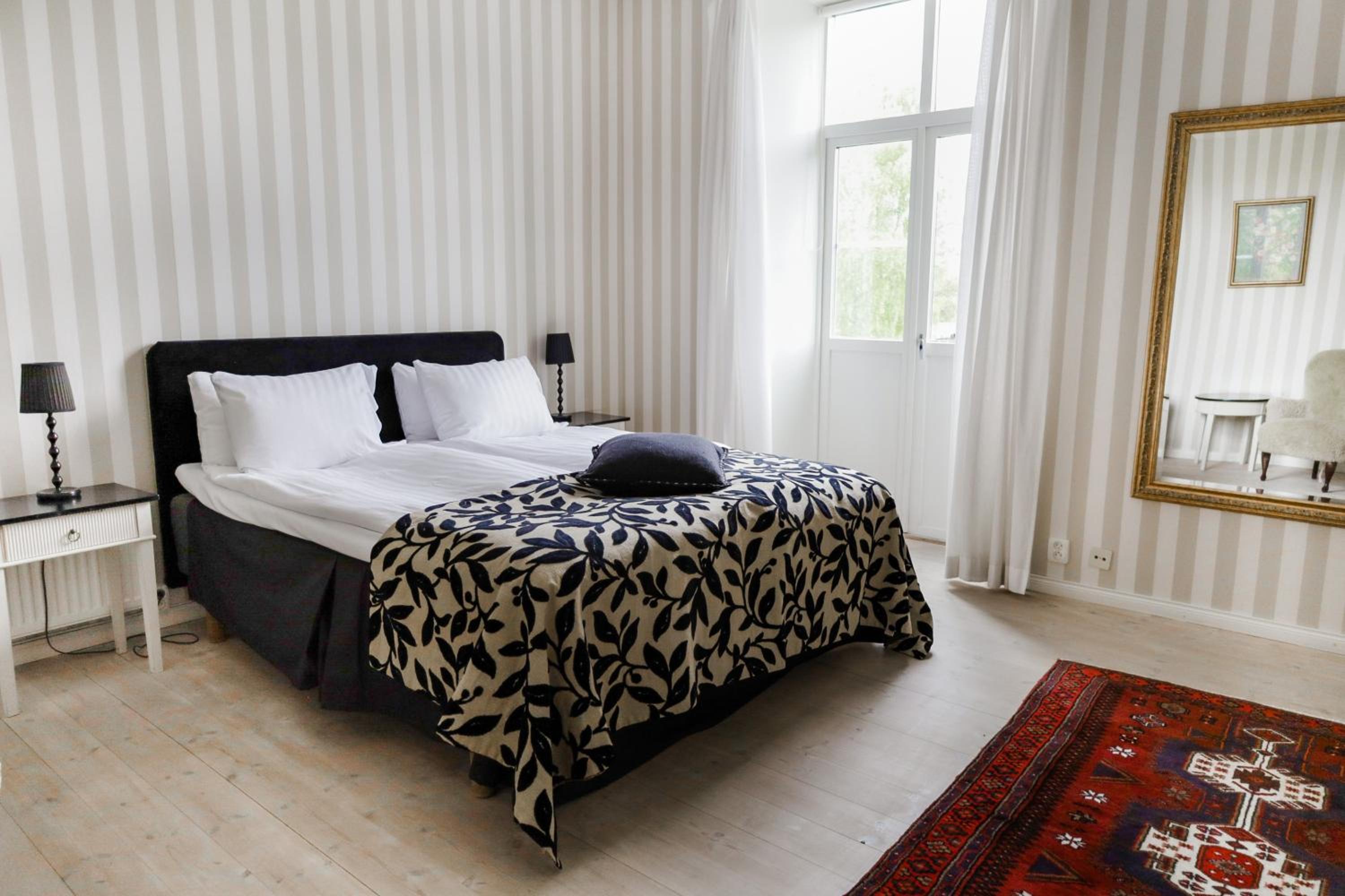 Suite - Photo 3