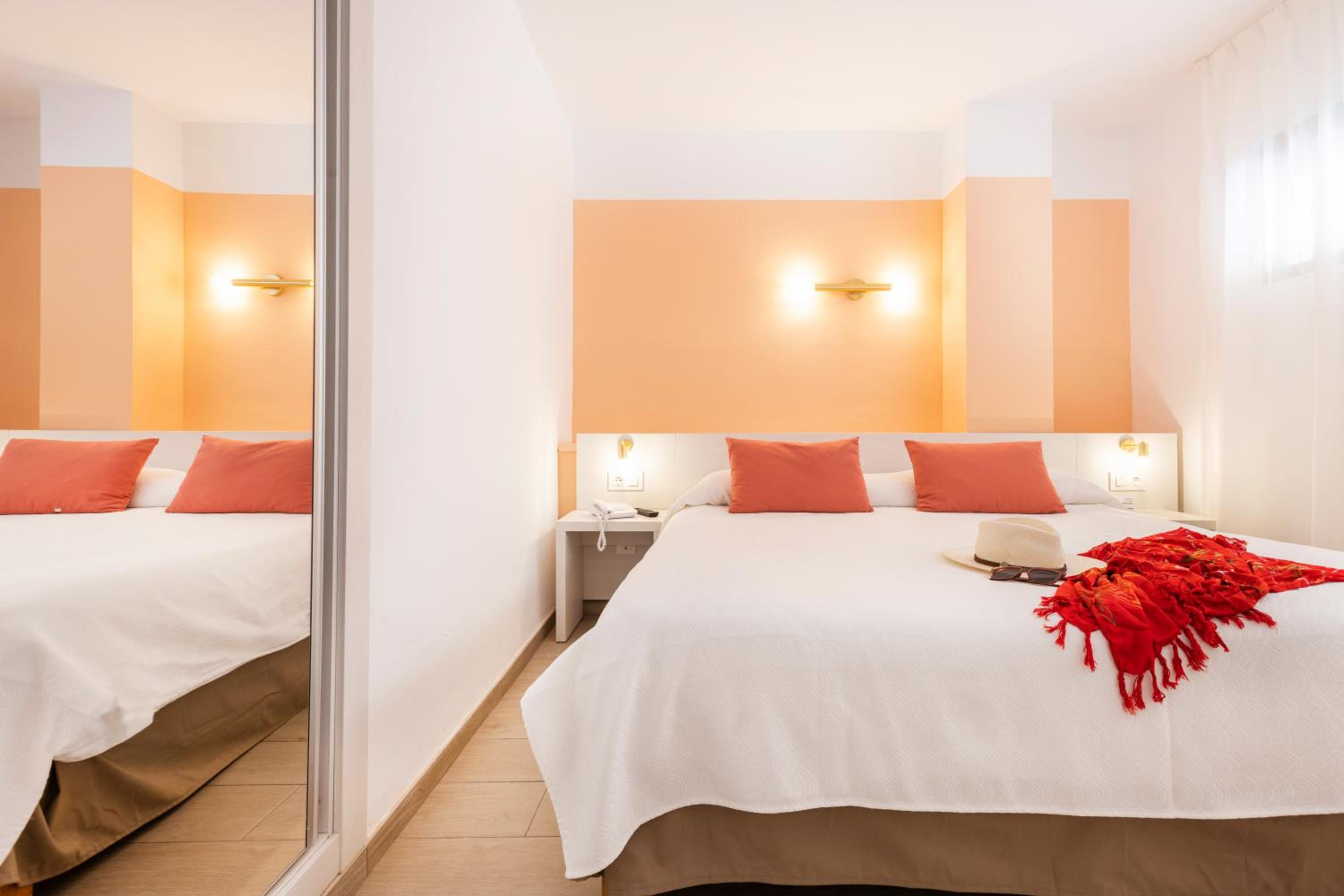 Apartamento con vista a la piscina