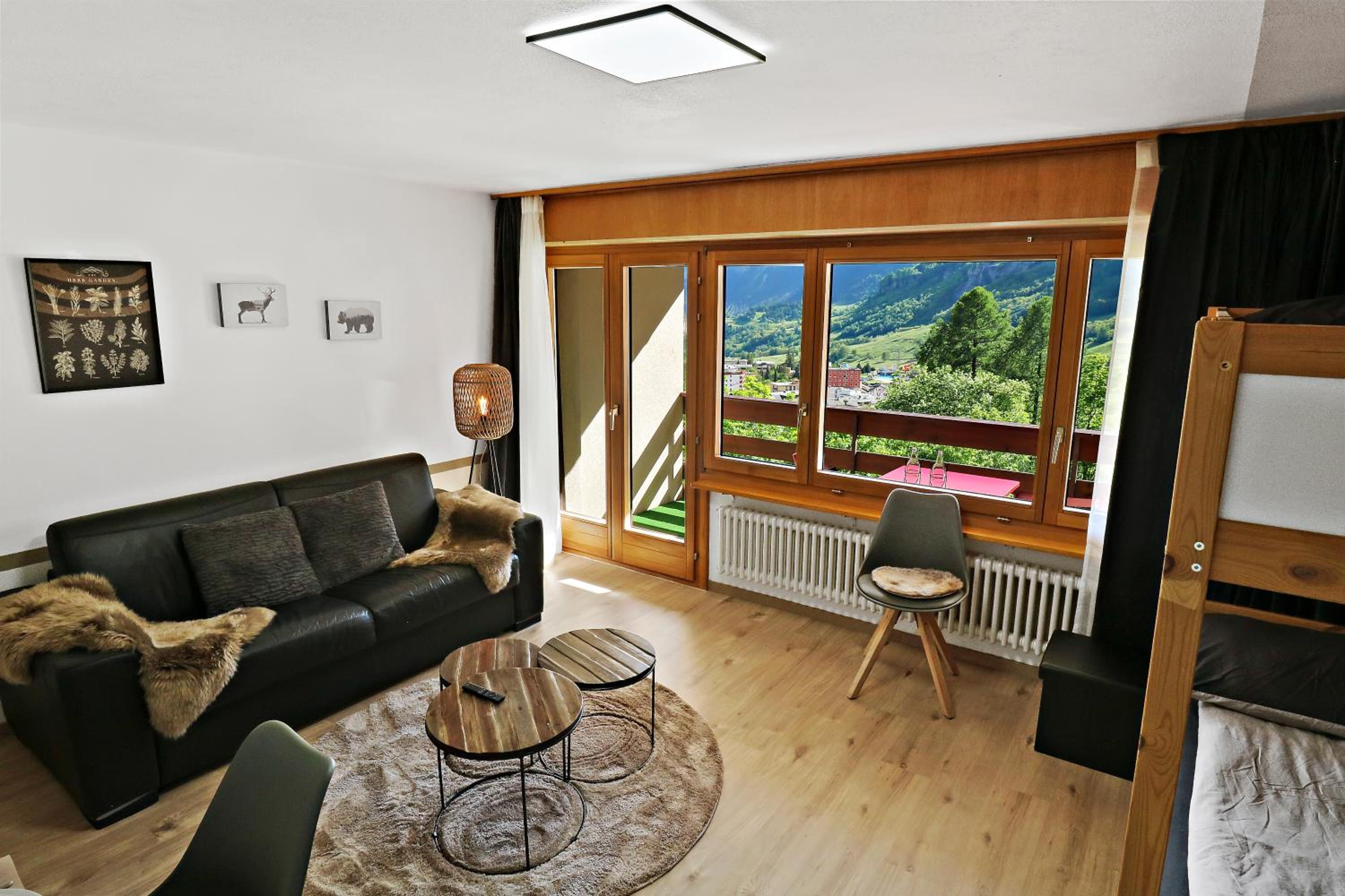 One-Bedroom Apartment photo 1