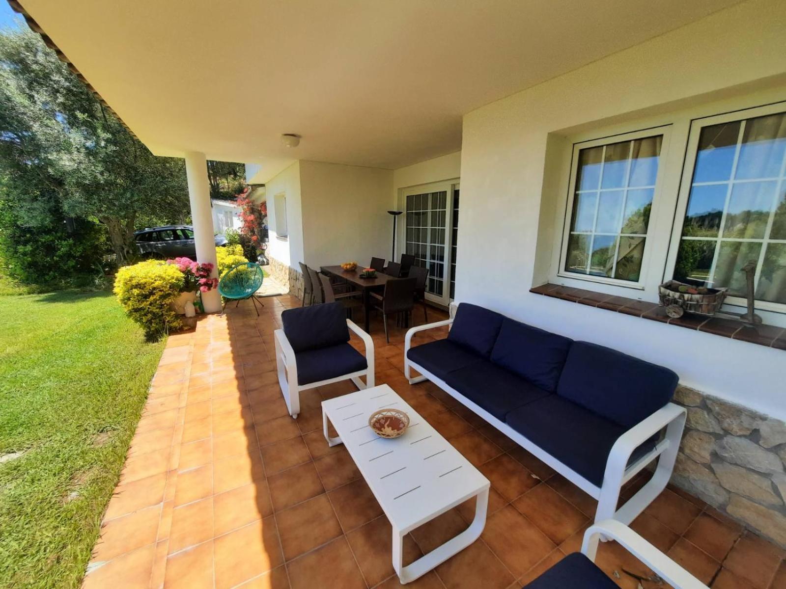 Four-Bedroom House photo 3