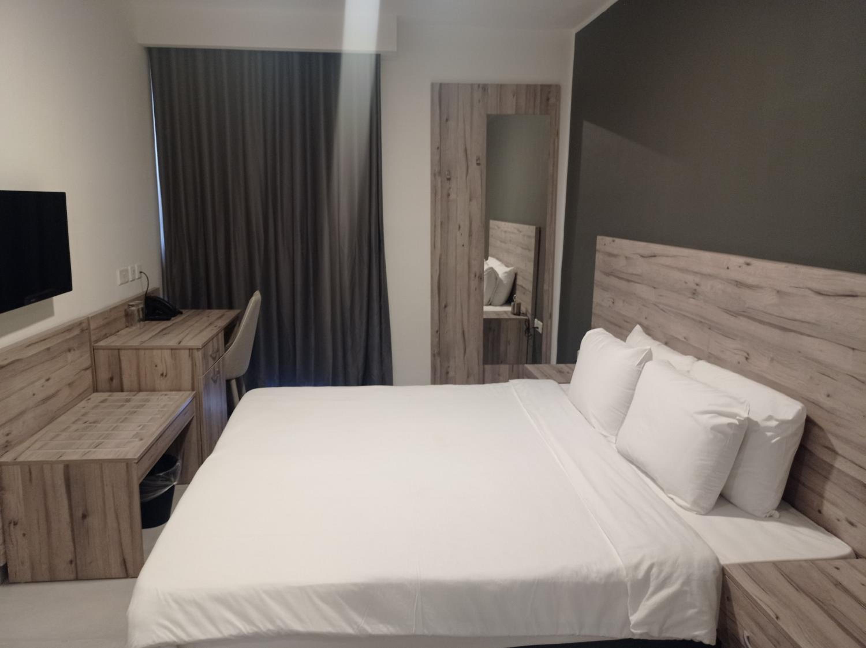 Double or Twin Room with City View - Photo 1