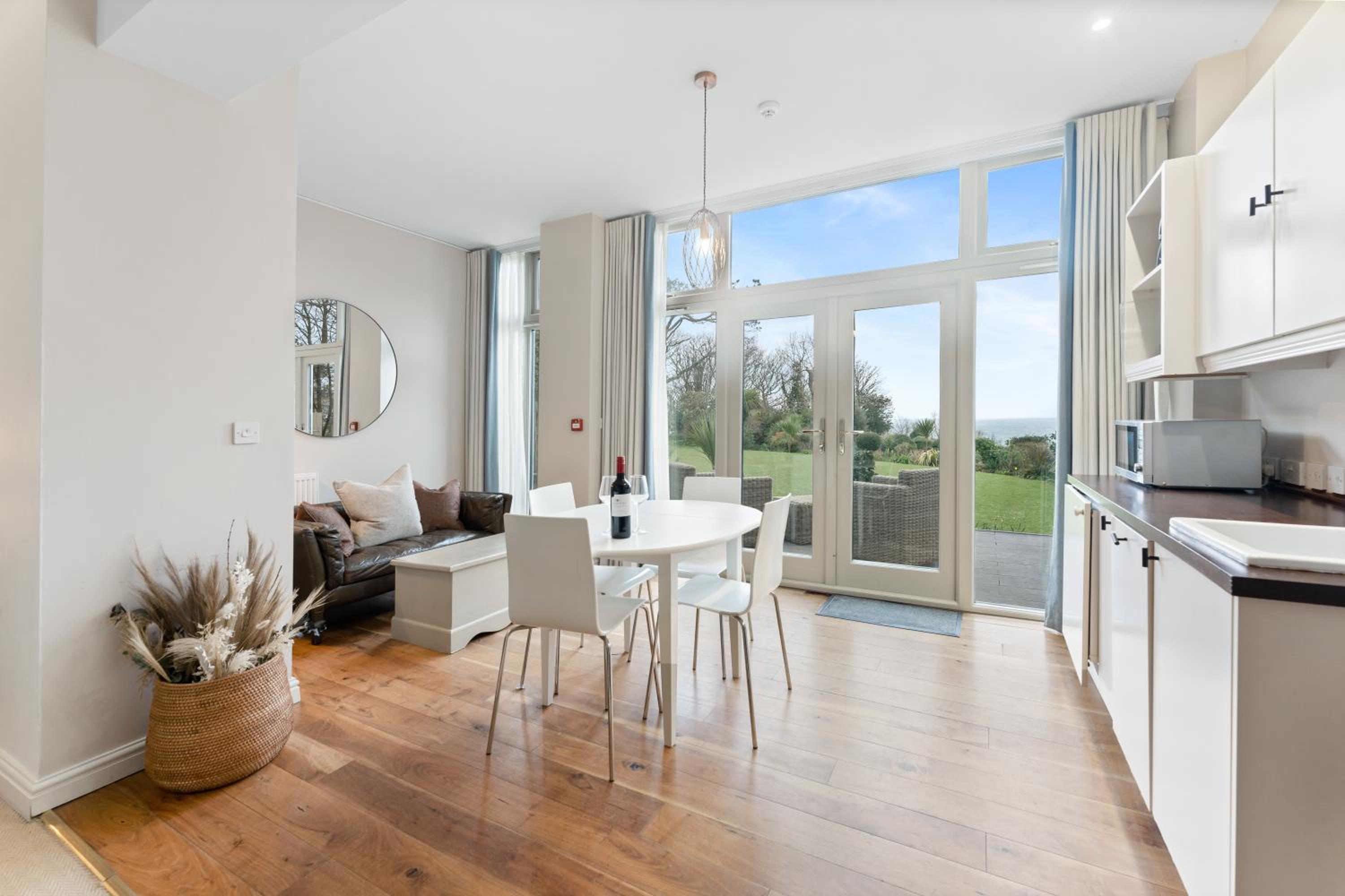 Family Apartment with Sea View - Photo 4
