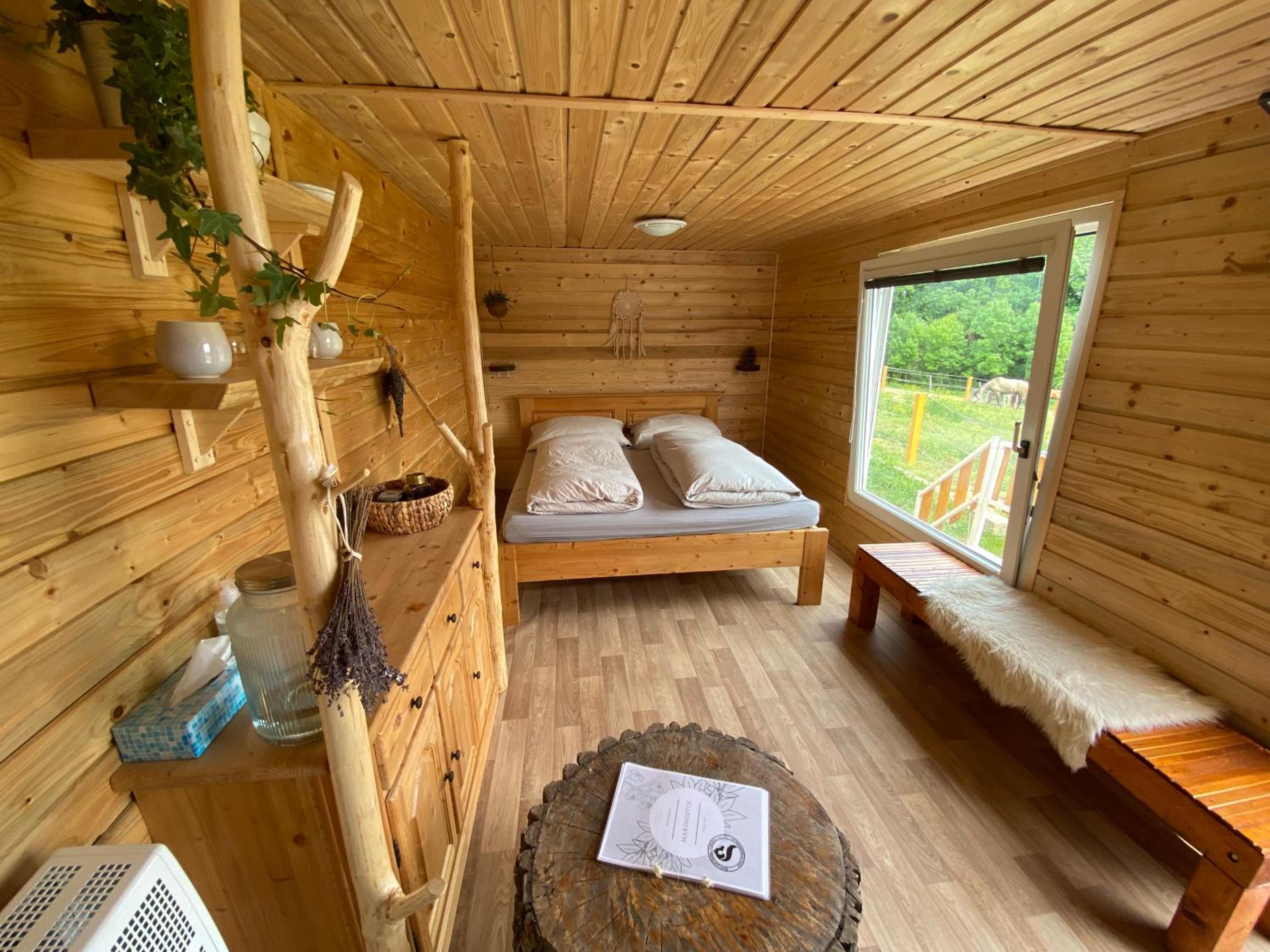 Deluxe Double Room (2 Adults + 1 Child) photo 2
