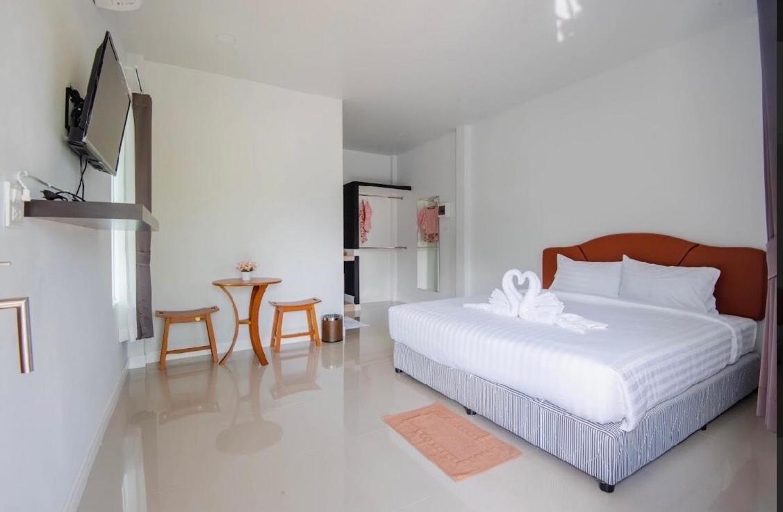 Standard Double Room - Photo 8