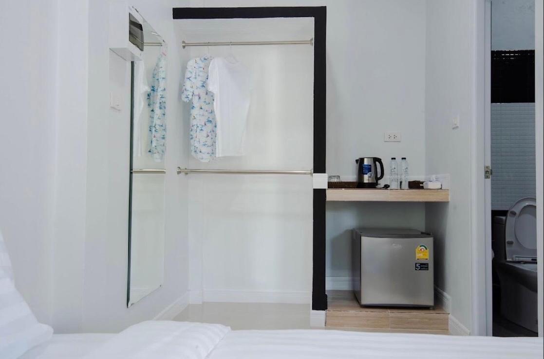 Standard Twin Room - Photo 3