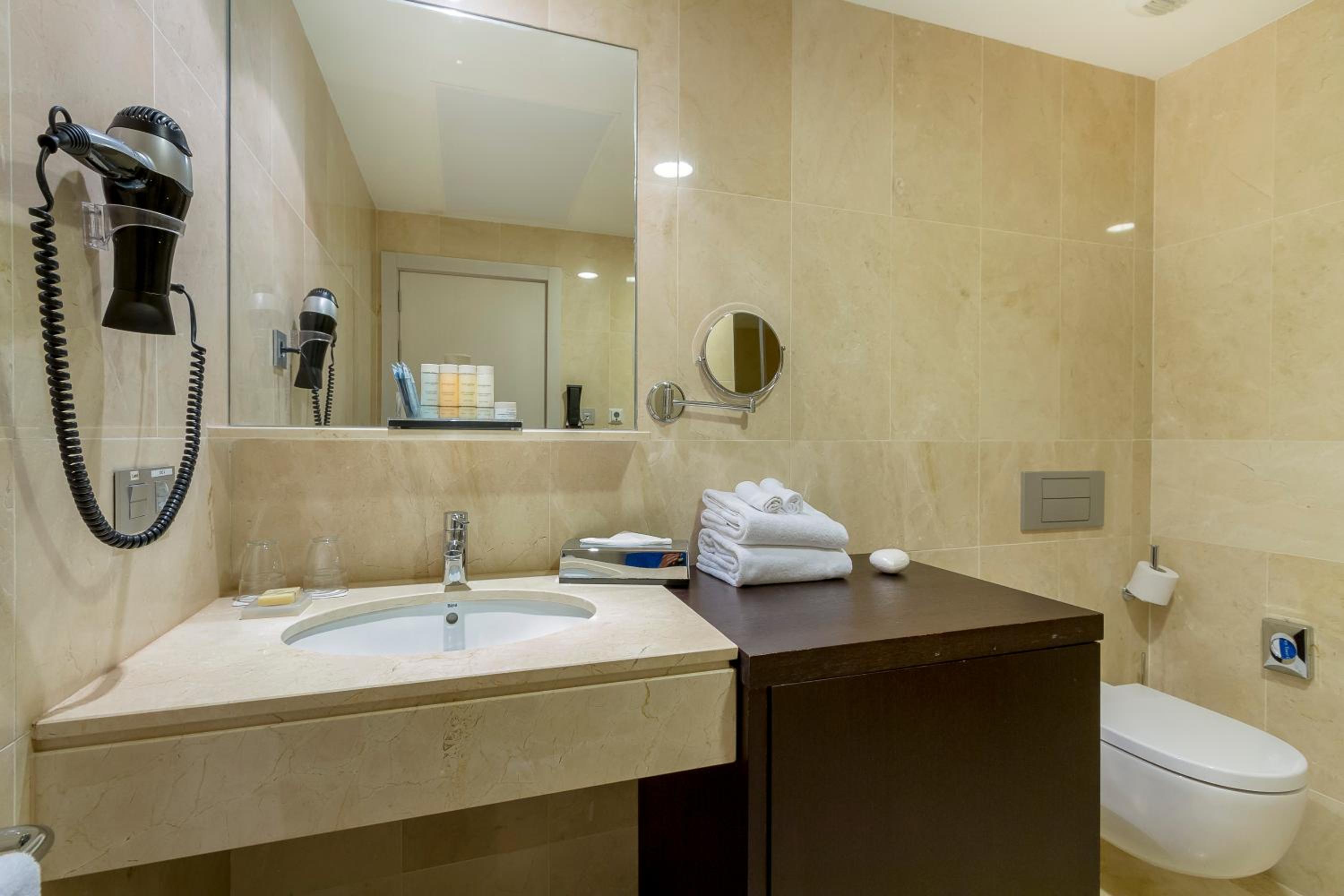 Suite- 1 Bedroom & Sea View