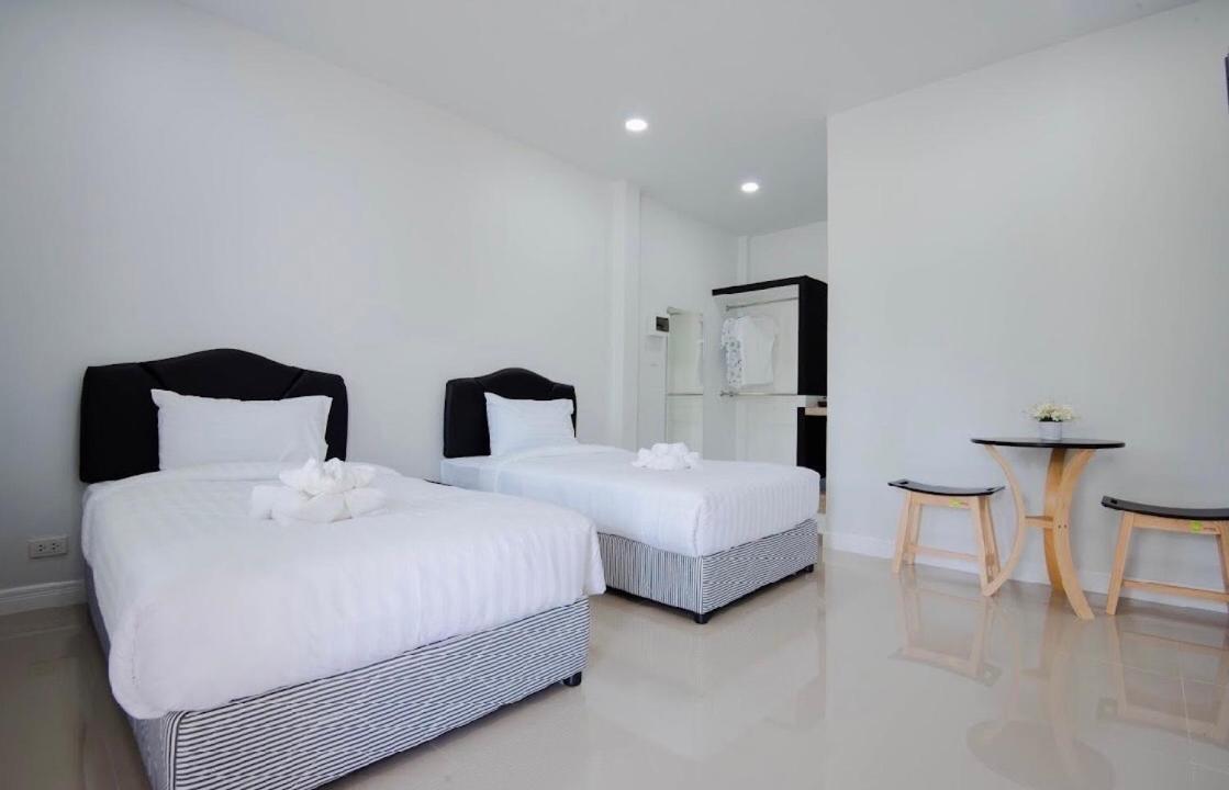 Standard Twin Room - Photo 4
