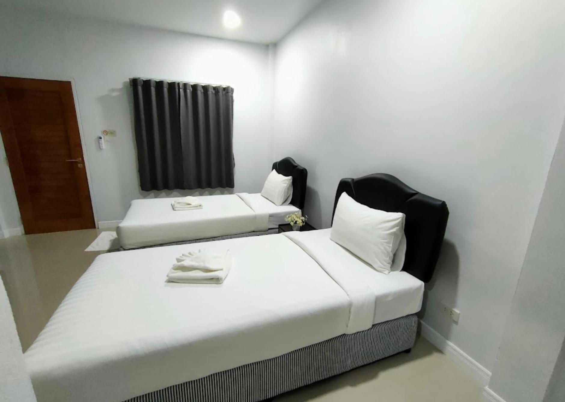Standard Twin Room - Photo 1
