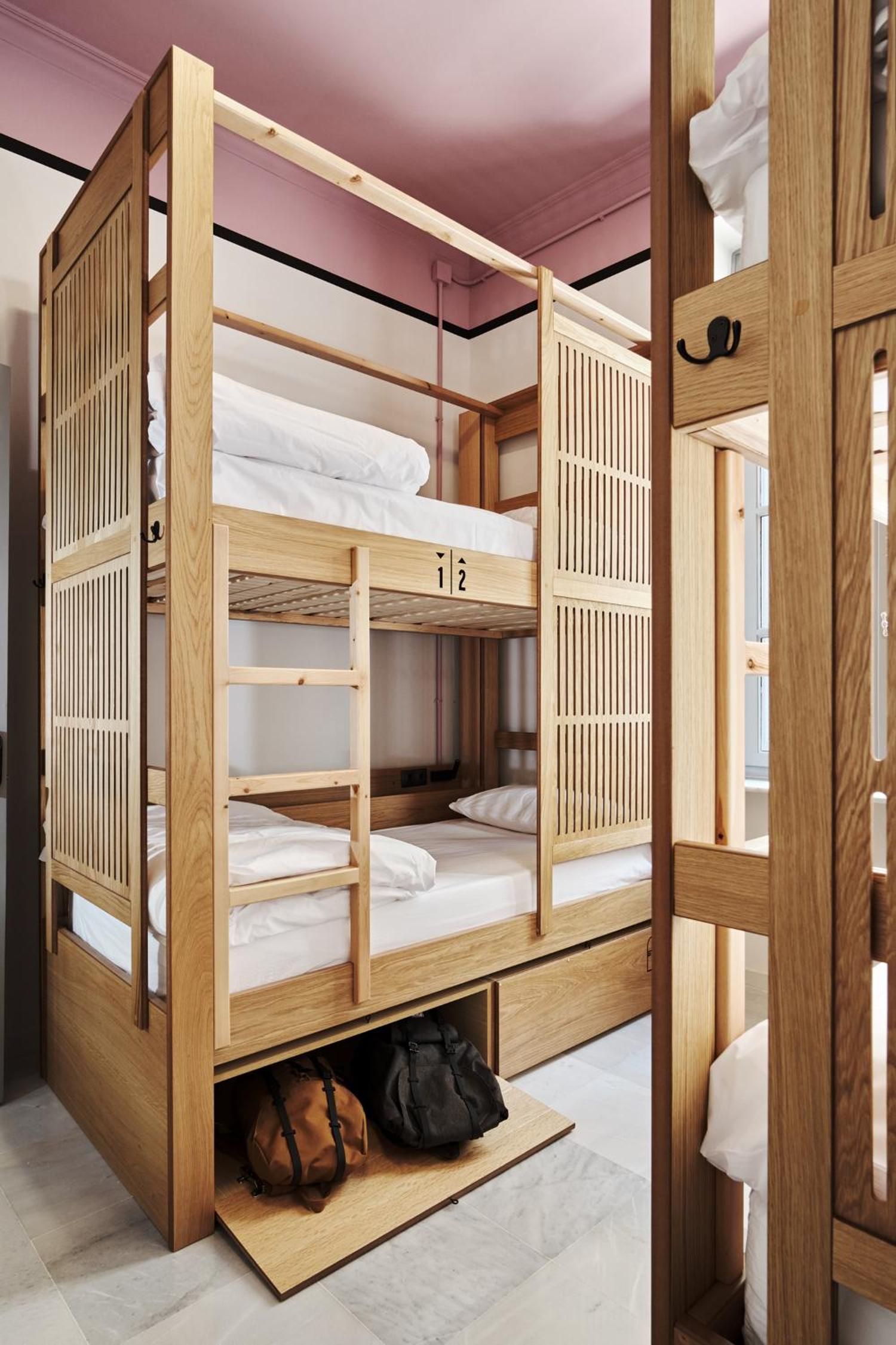 Bed in 6-Bed Female Dormitory Room photo 1