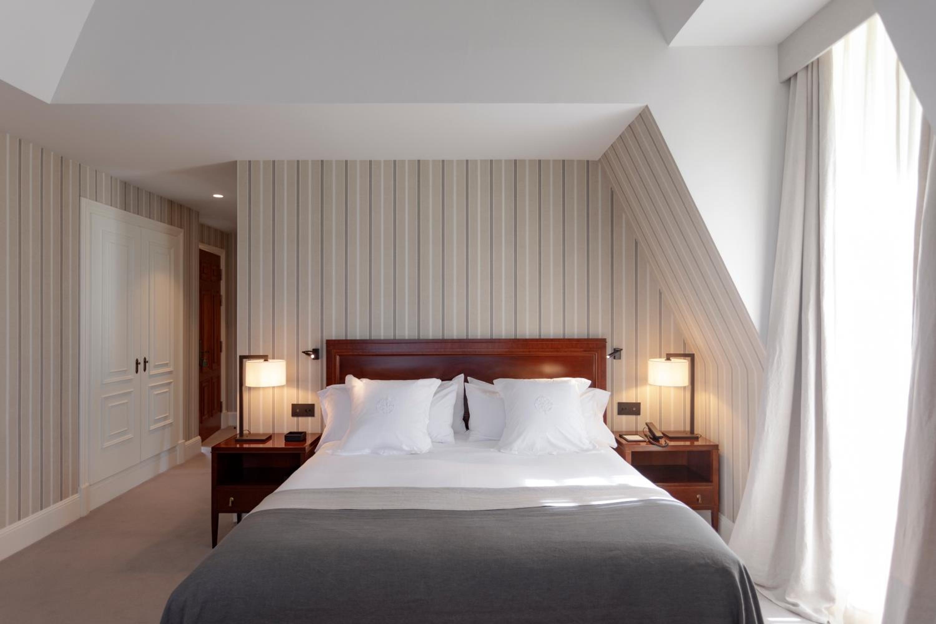 Deluxe Double or Twin Room photo 2