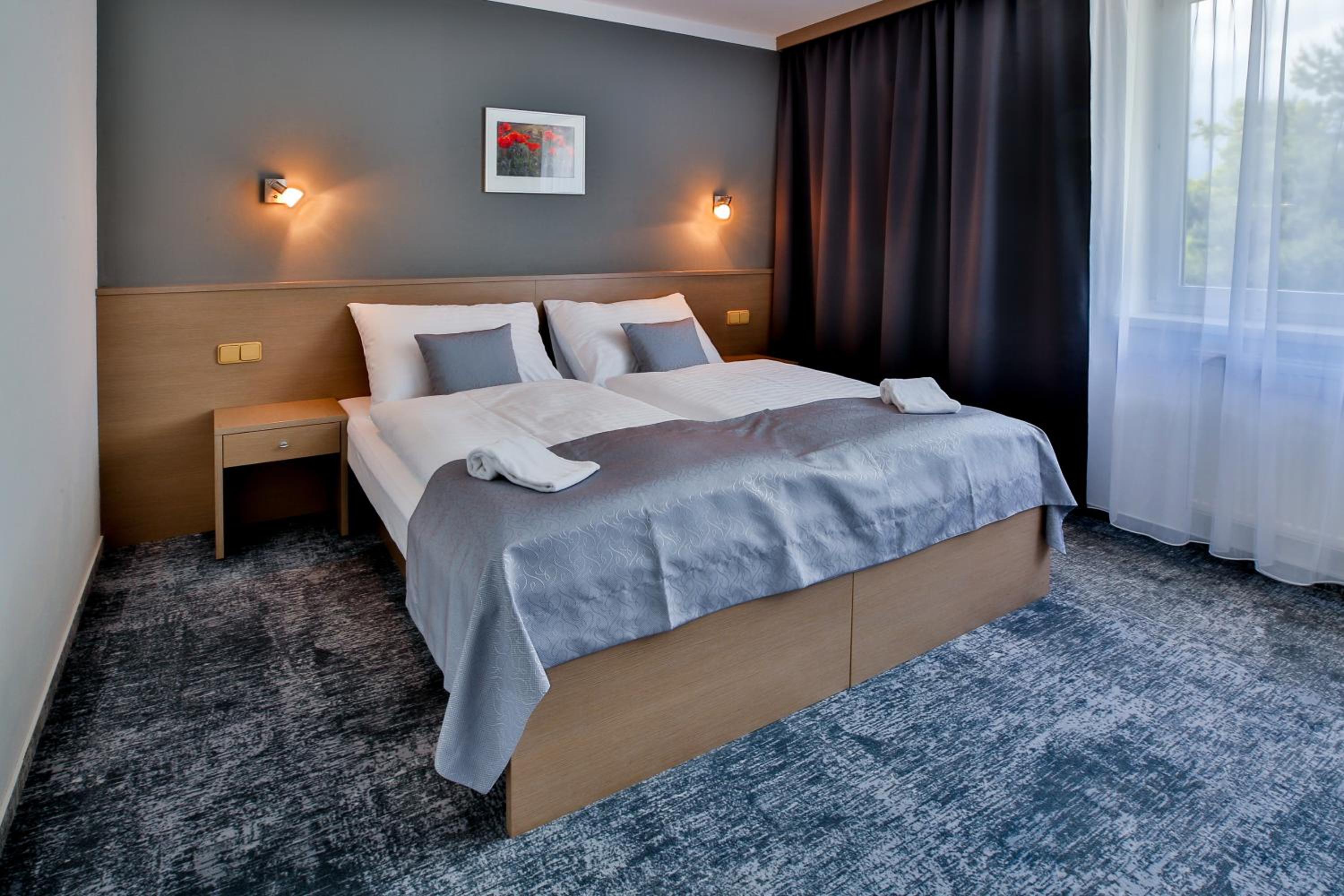 Double or Twin Room - Disability Access - Photo 1