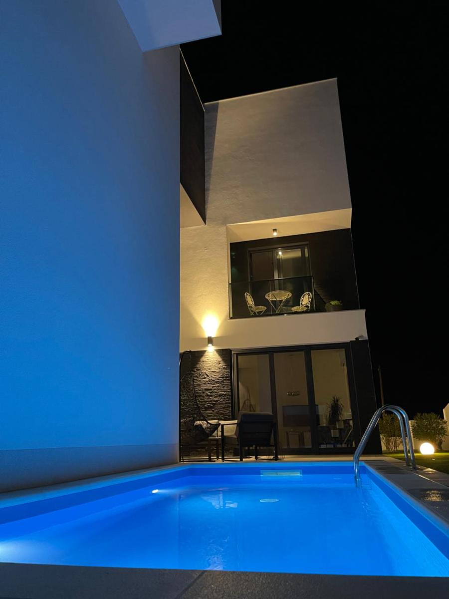 Apartment with Pool View