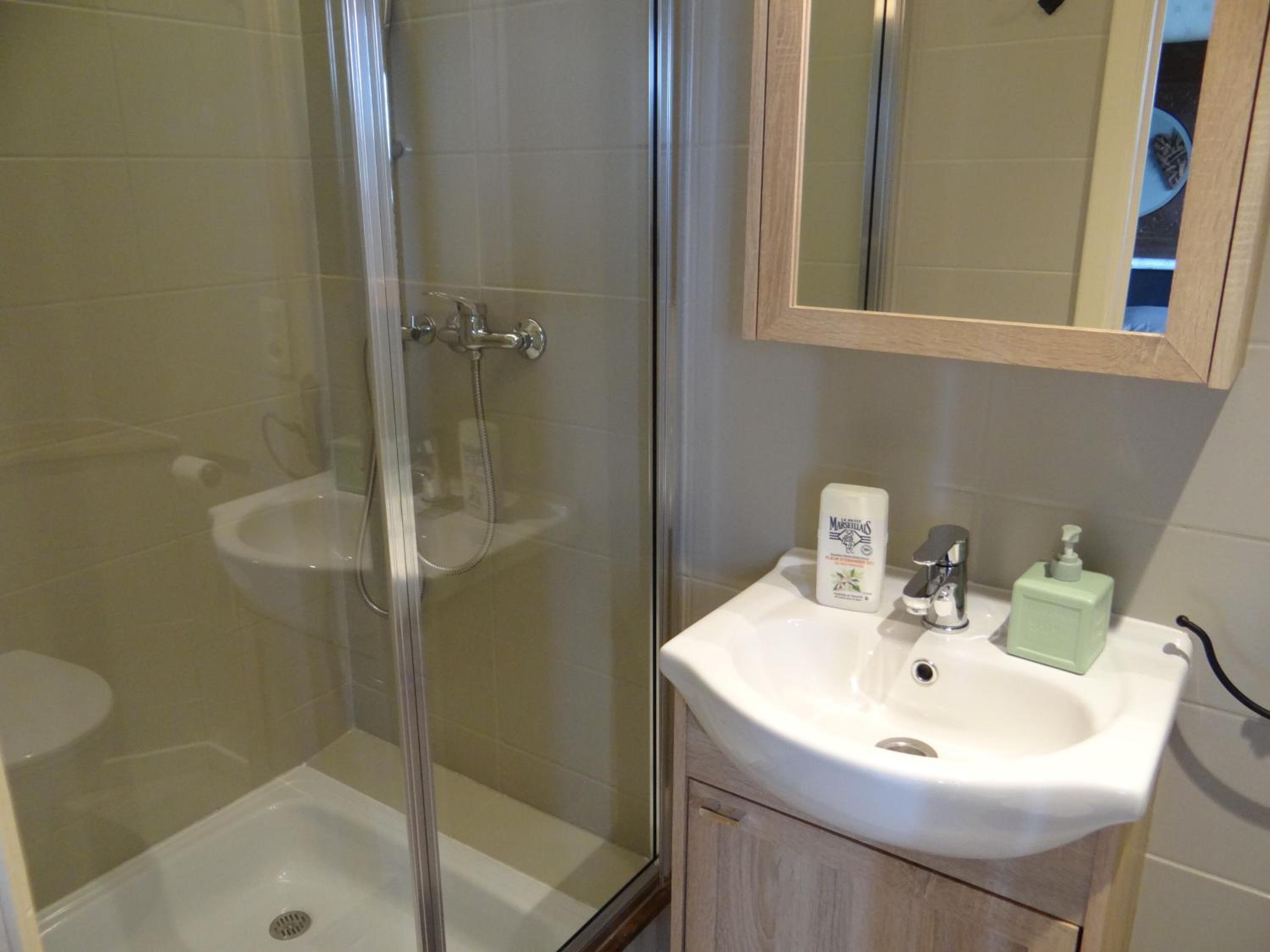Double Room with Private Bathroom photo 2