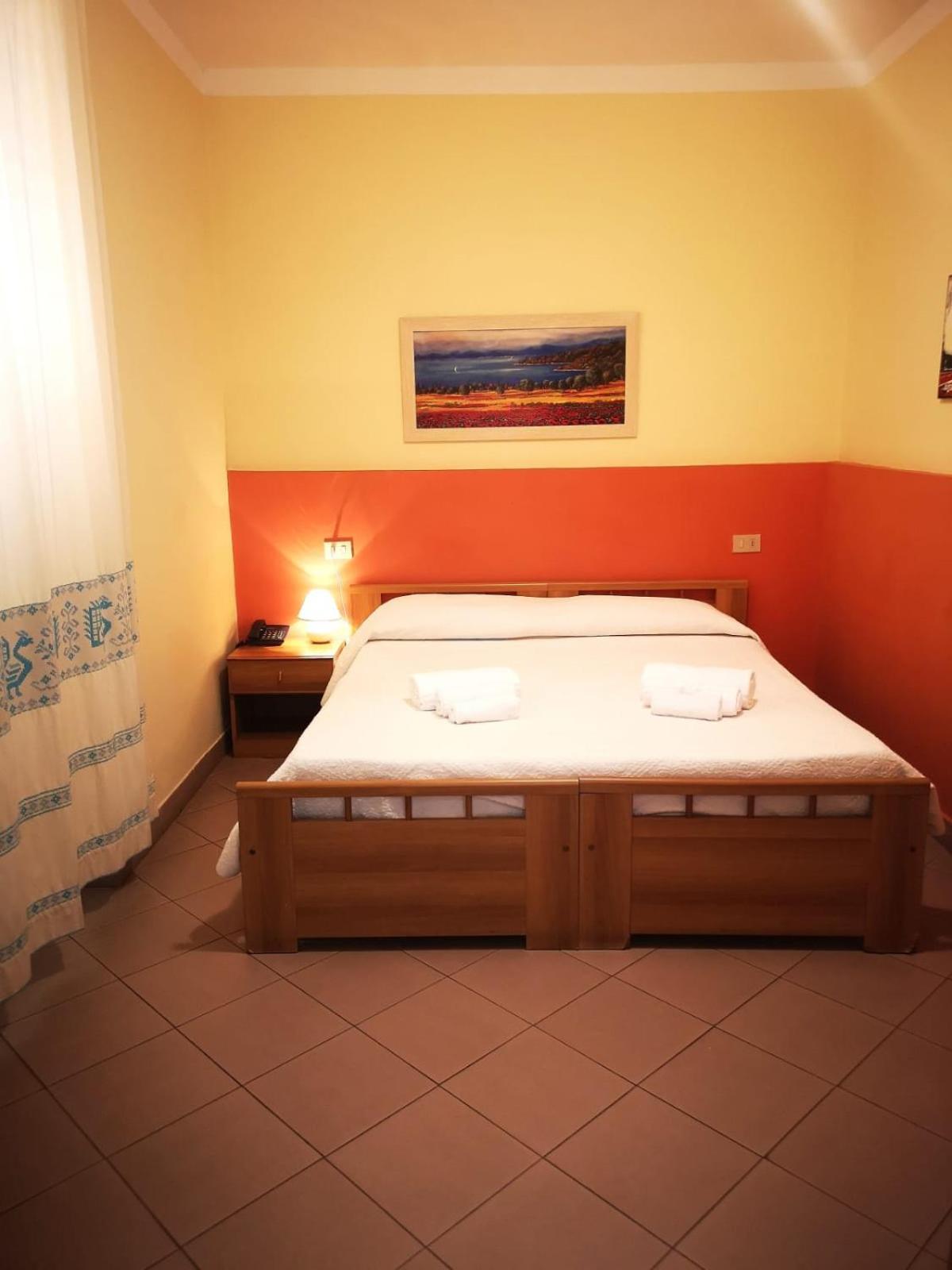 Economy Double Room - Photo 3
