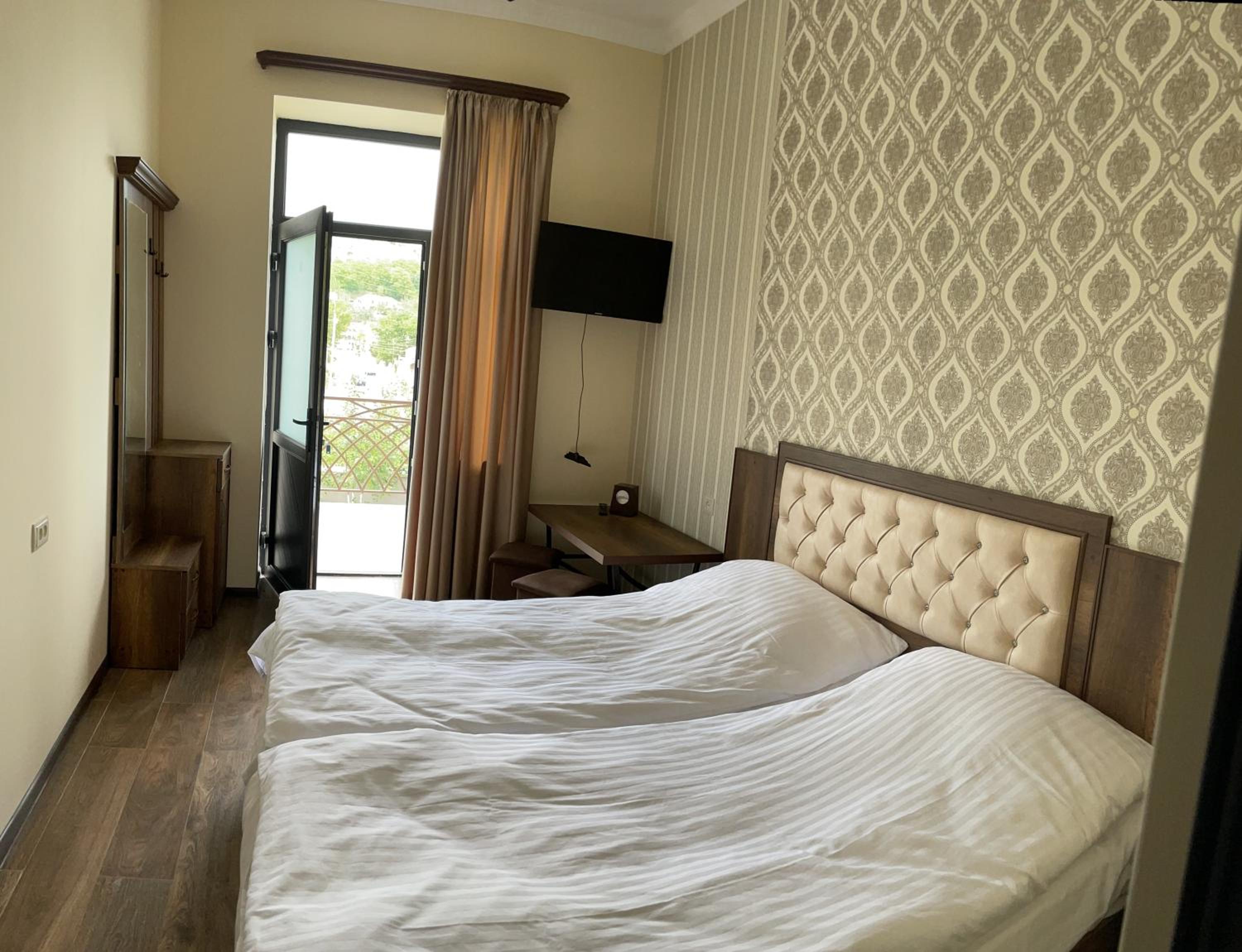 Standard Double or Twin Room photo 3