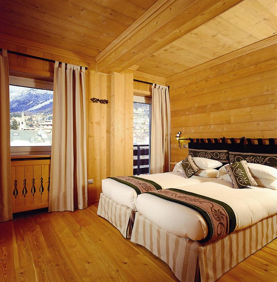 Suite - Photo 1