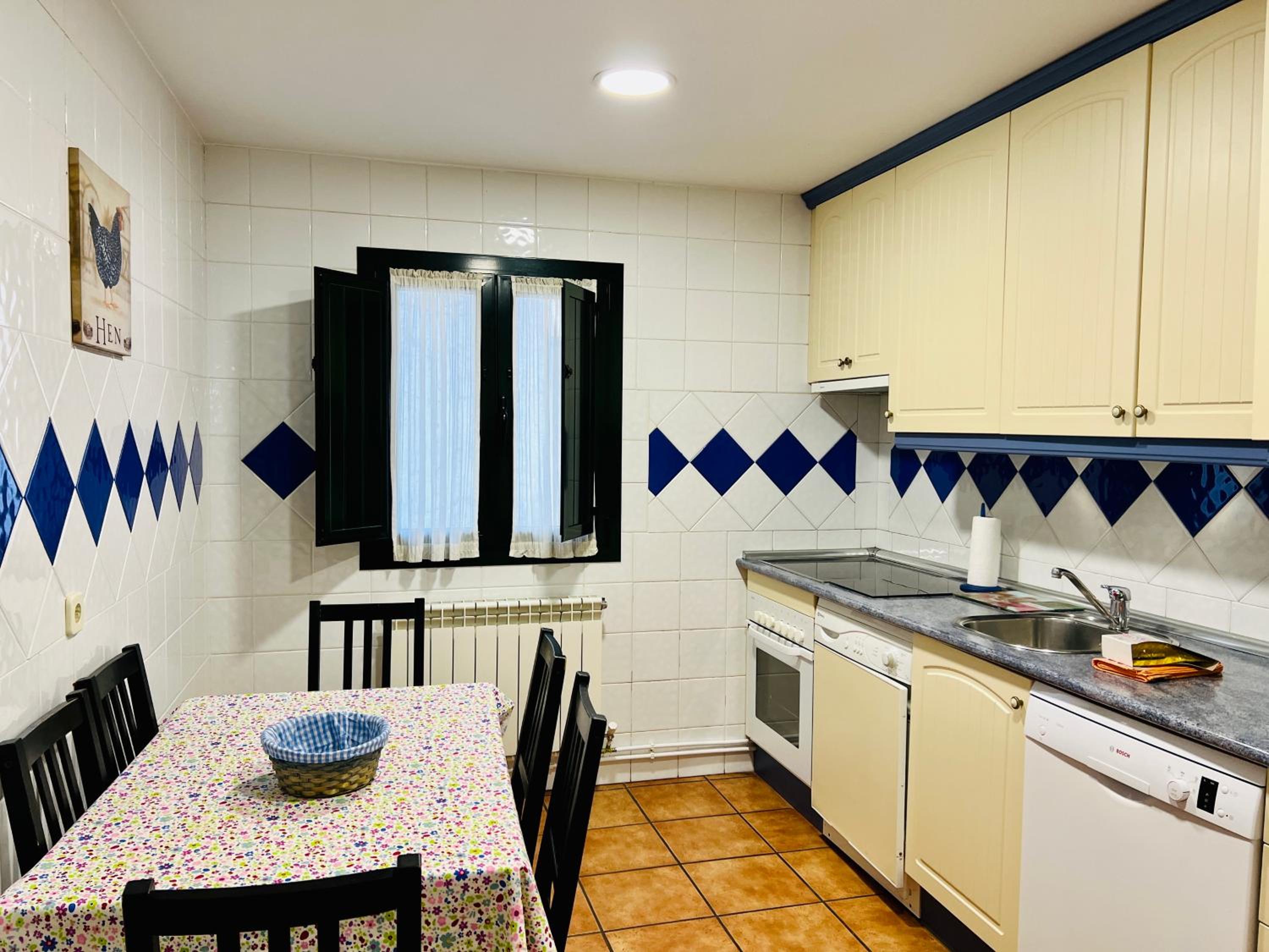 Three-Bedroom Apartment - Photo 15