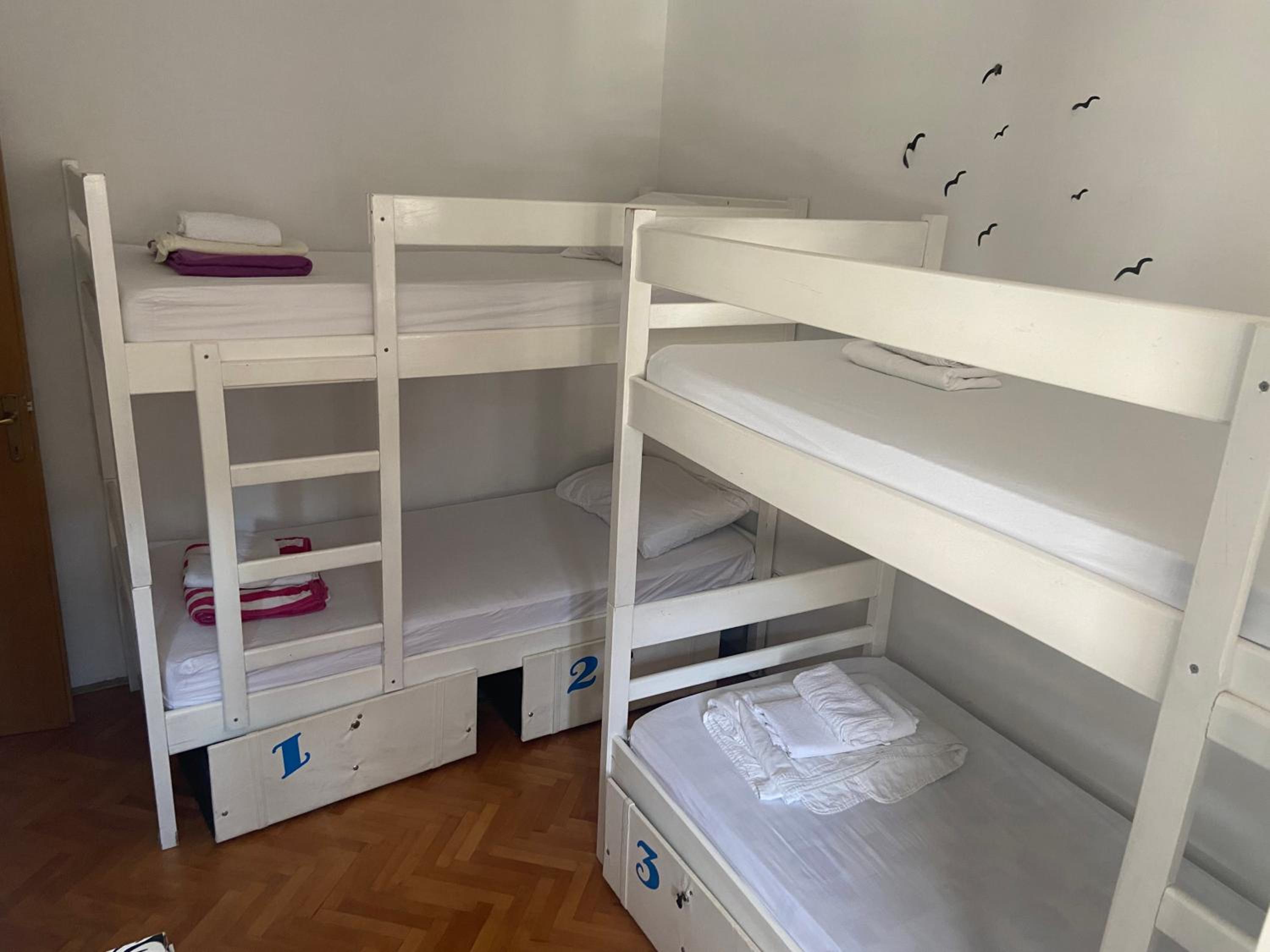 Bed in 6-Bed Mixed Dormitory Room photo 2