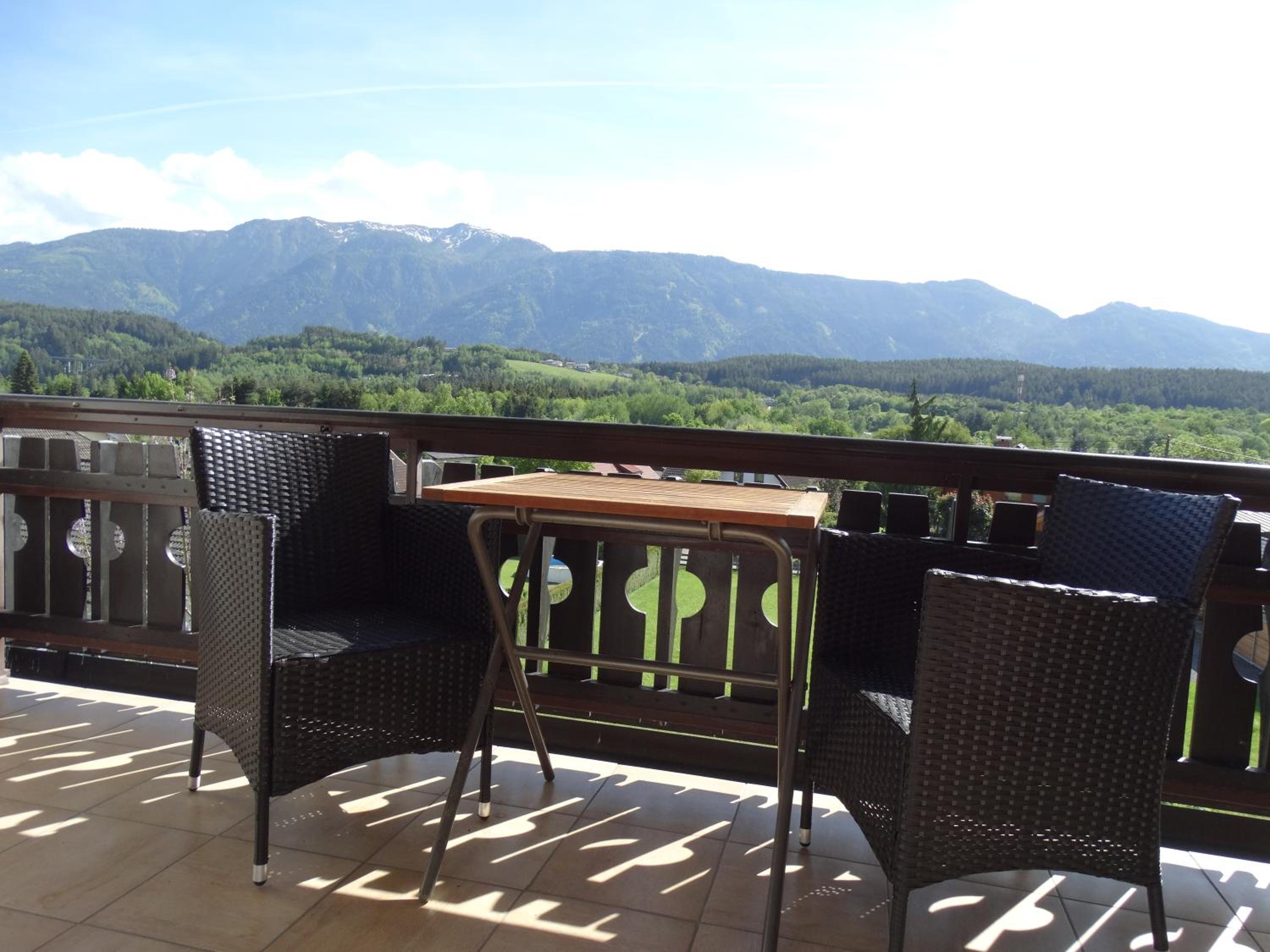 One-Bedroom Apartment with Balcony photo 2