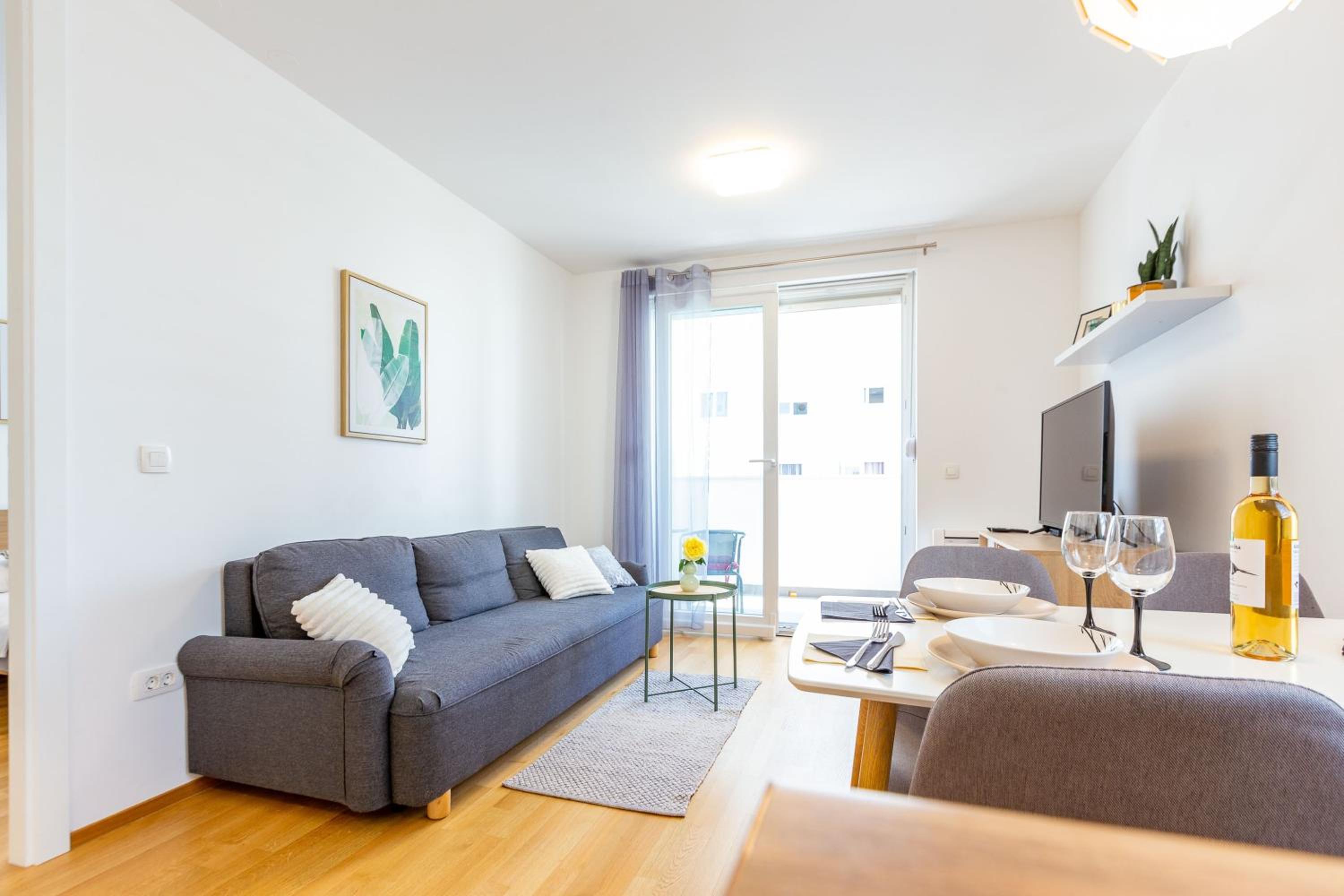 Apartment with Balcony - Photo 23