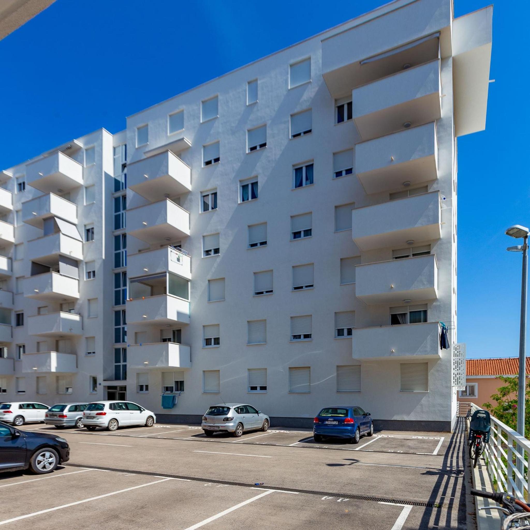 Apartment with Balcony - Photo 13