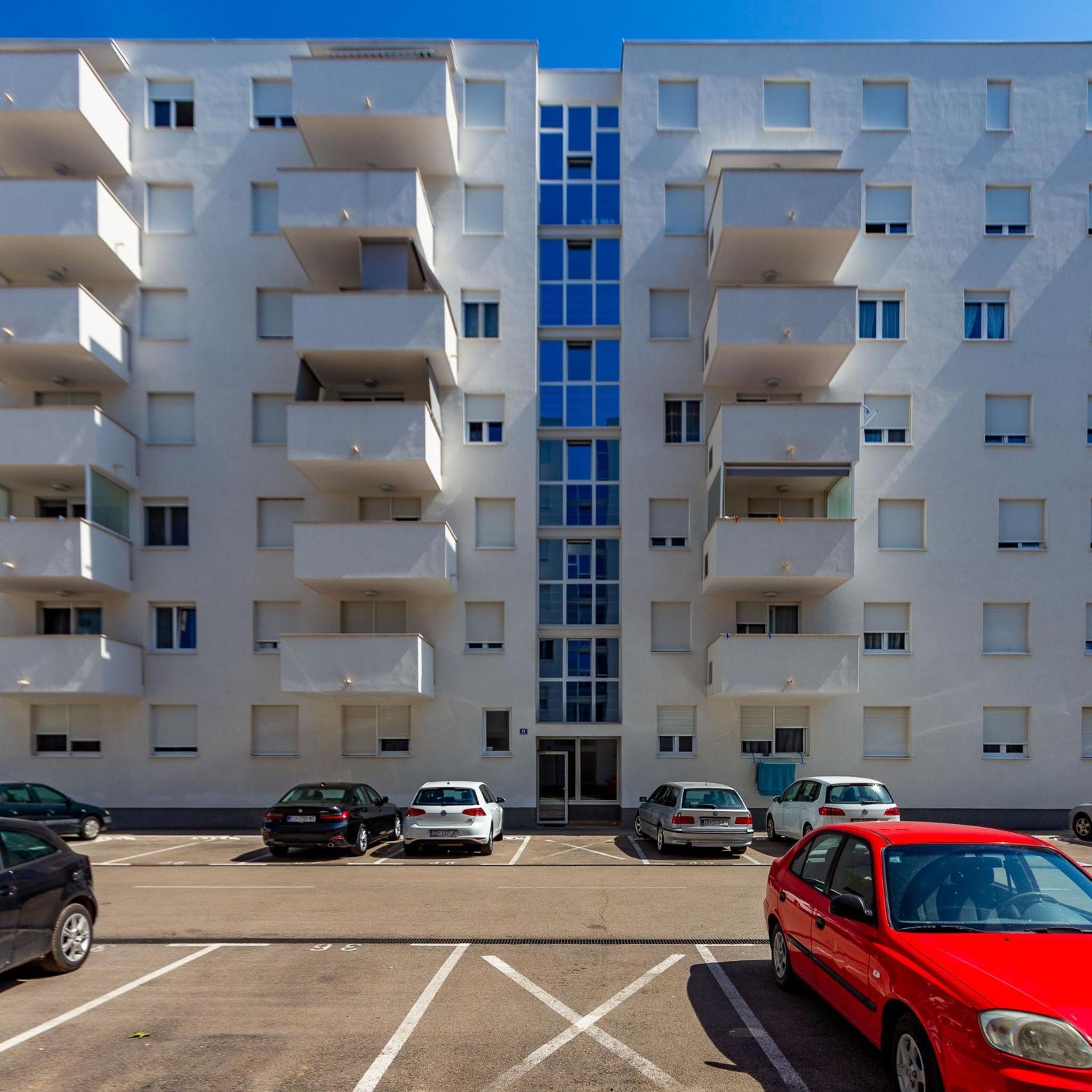 Apartment with Balcony - Photo 11