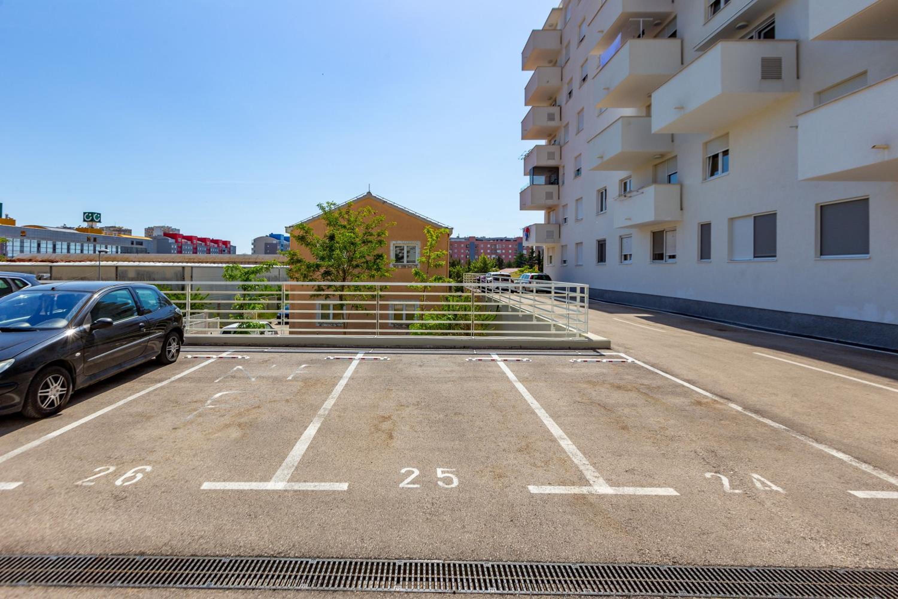 Apartment with Balcony - Photo 8