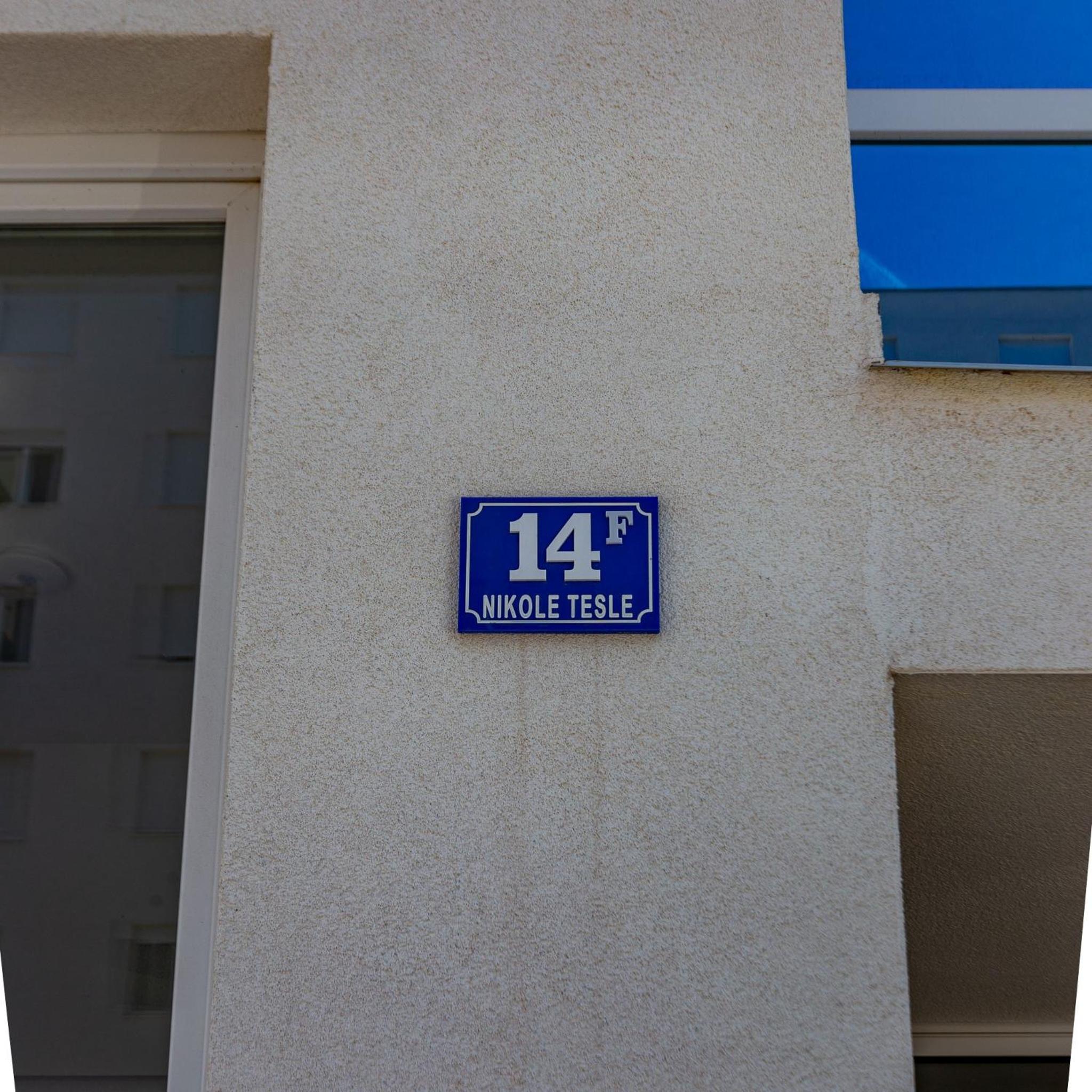 Apartment with Balcony - Photo 7