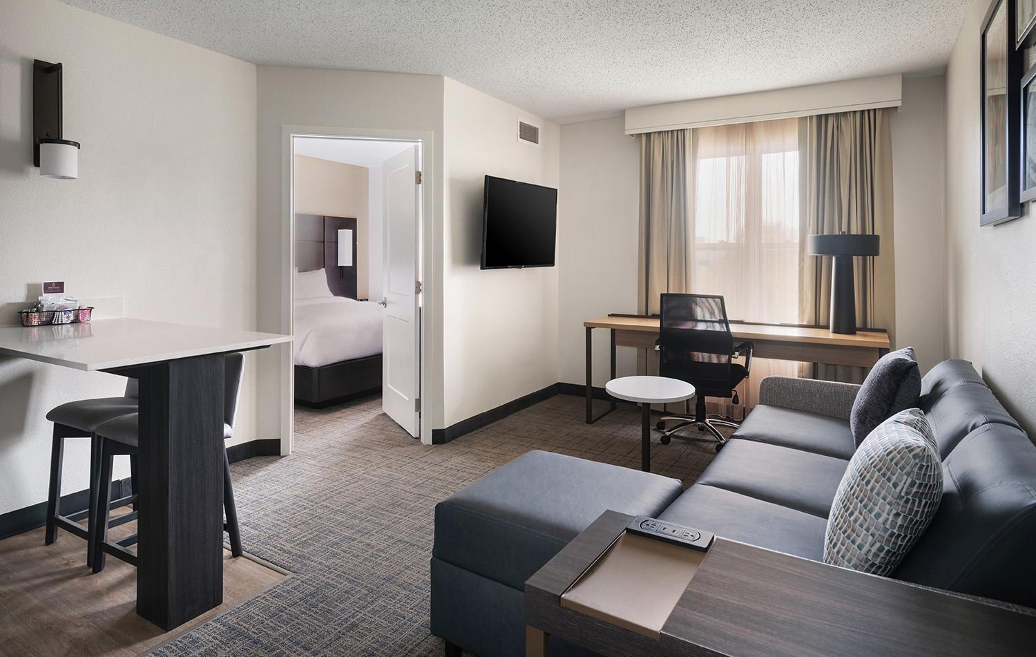 One Bedroom Suite Queen - Photo 3