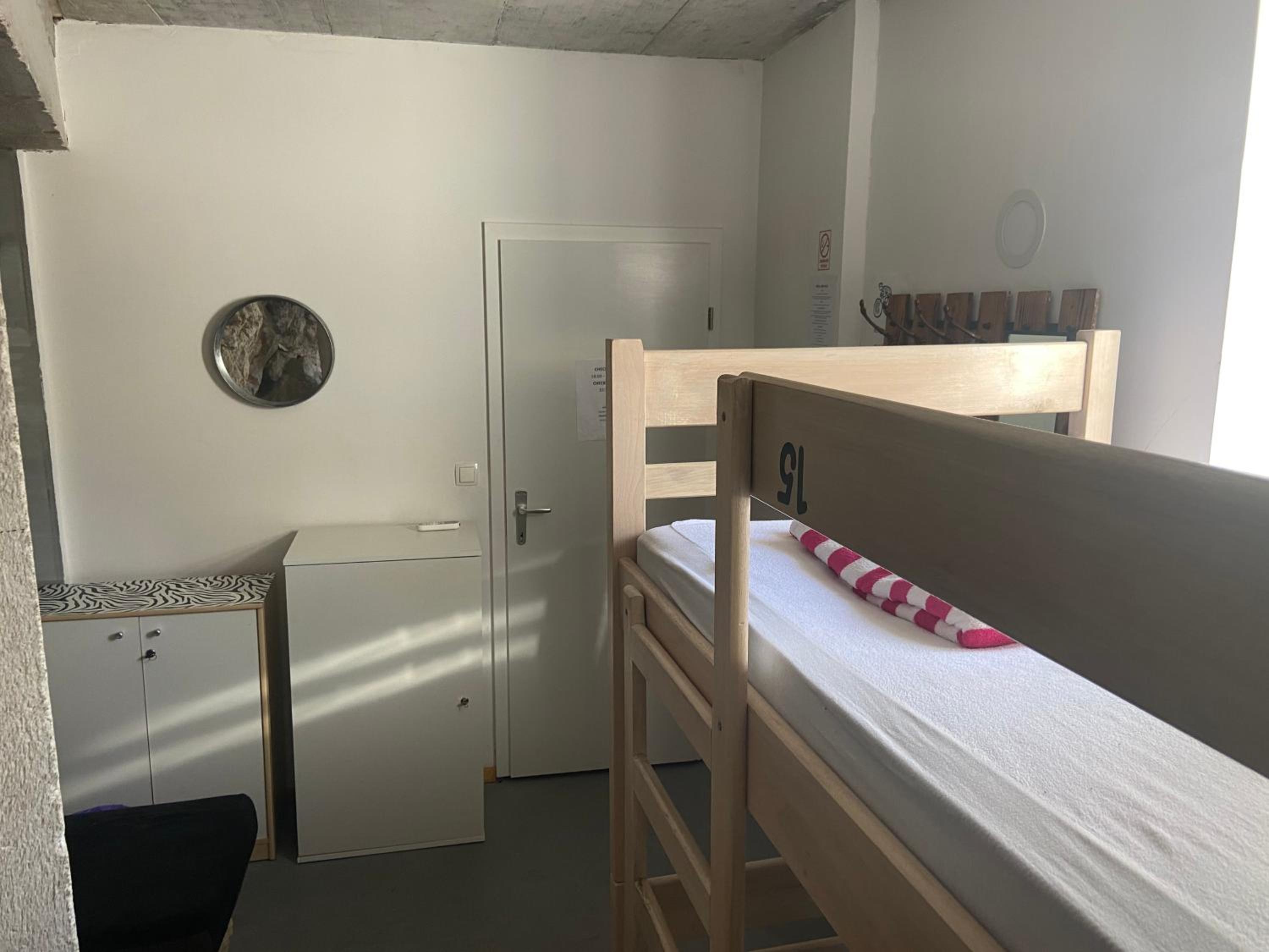 Bed in 4-Bed Mixed Dormitory Room photo 2
