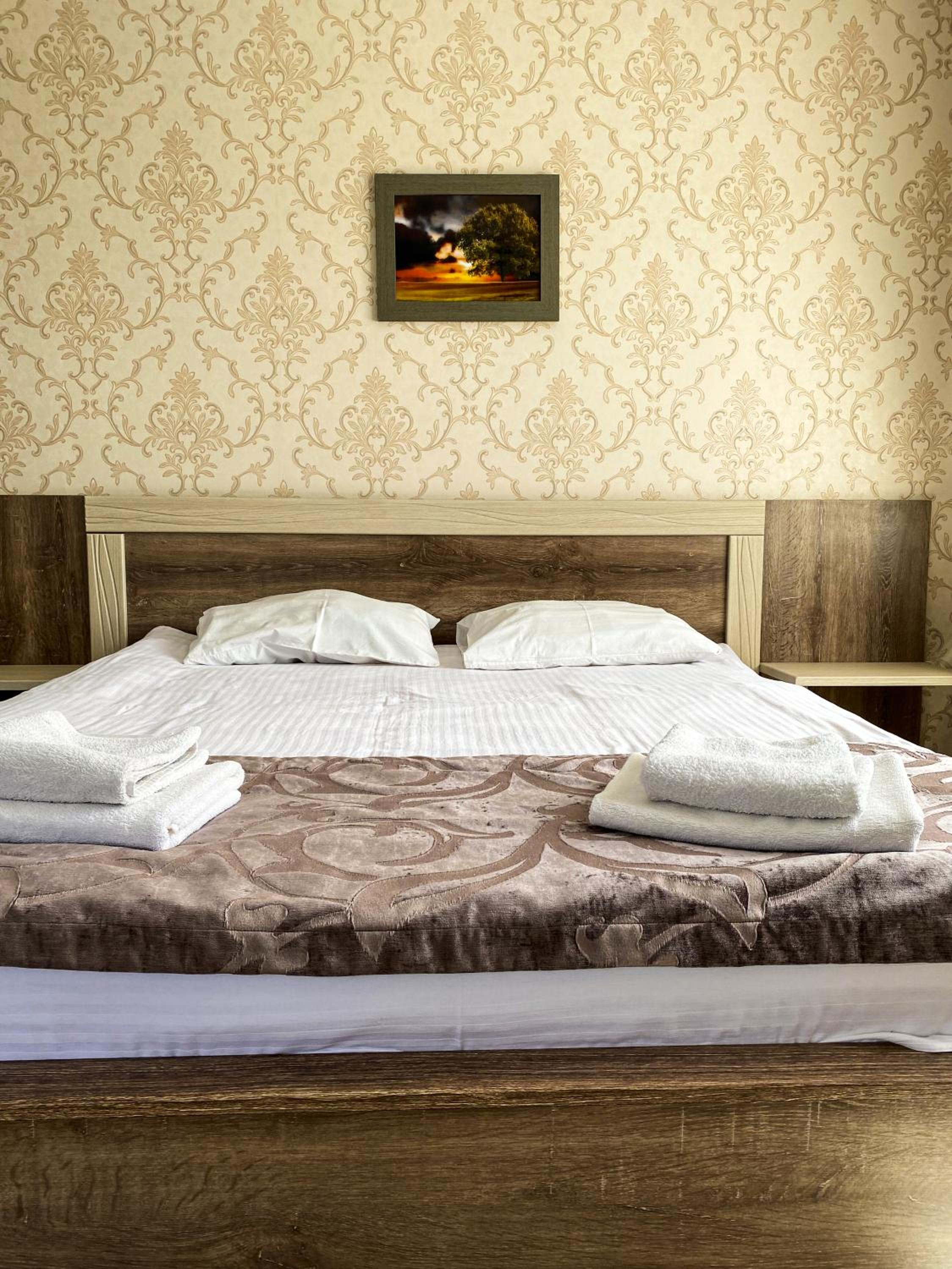 Five-Bedroom House photo 1