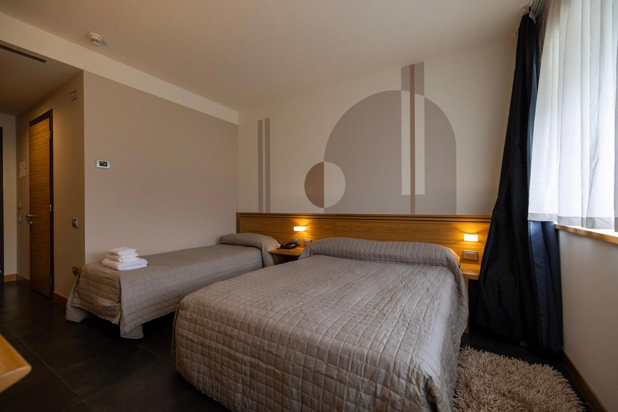 Classic Triple Room - Photo 2
