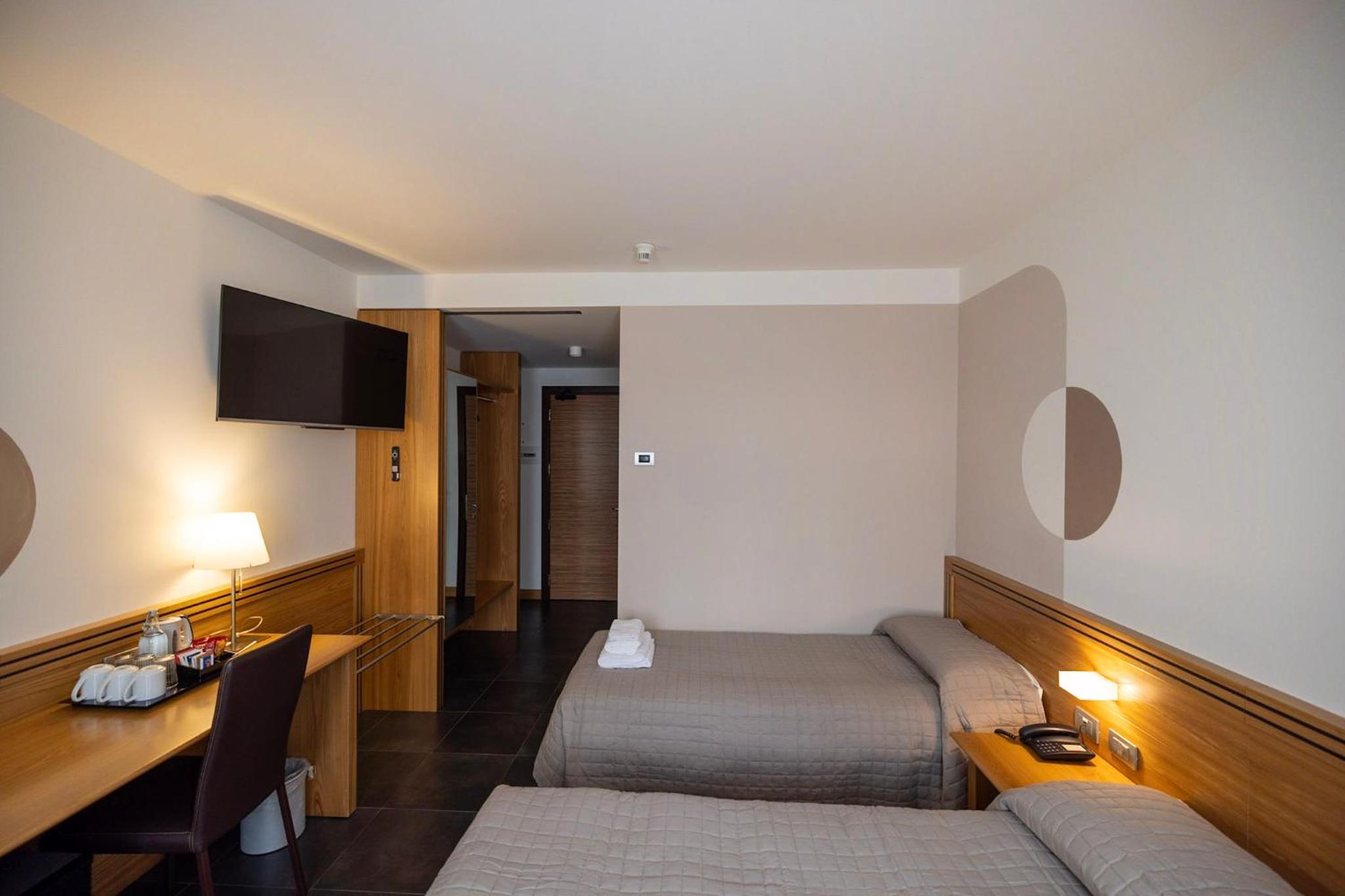 Classic Triple Room - Photo 12