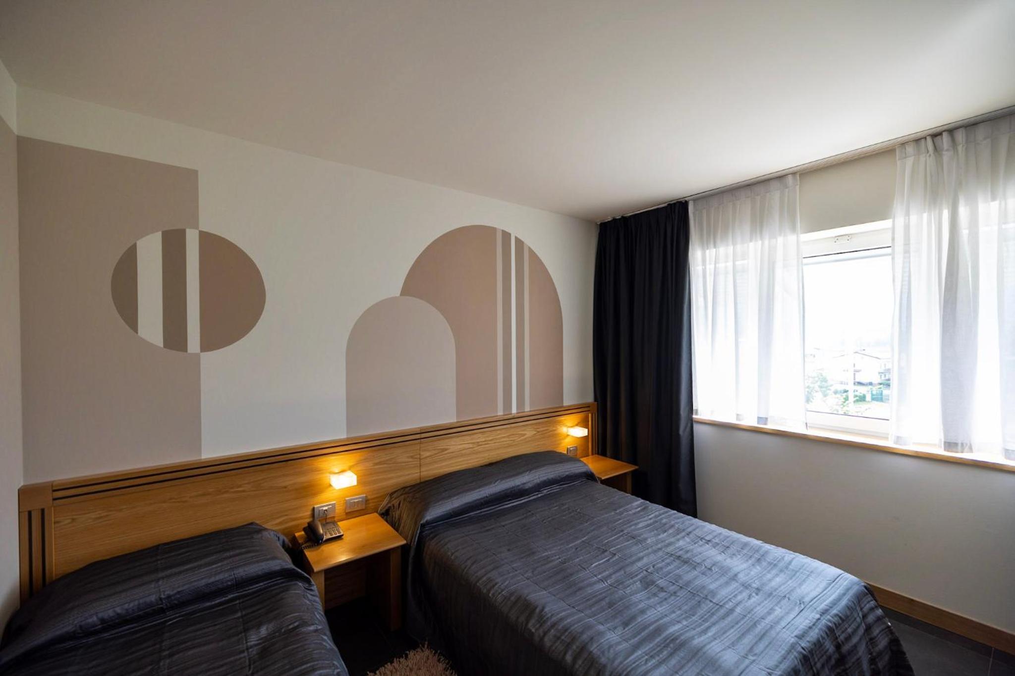 Classic Triple Room - Photo 16