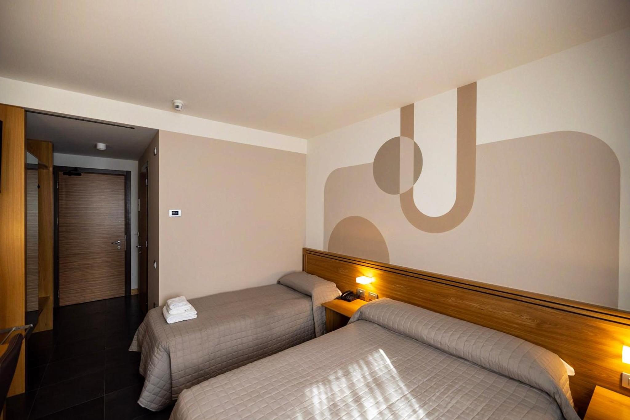 Classic Triple Room - Photo 18