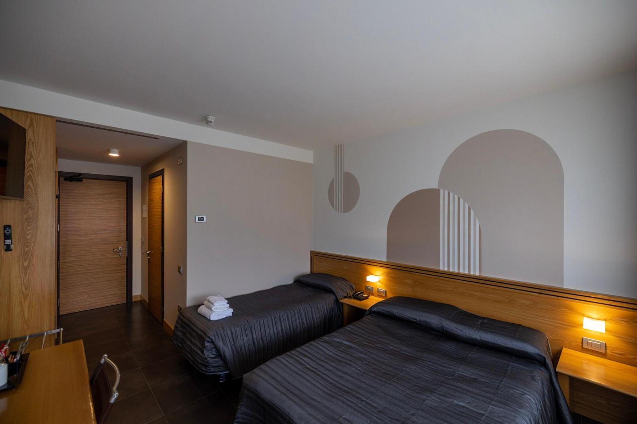 Classic Triple Room - Photo 19