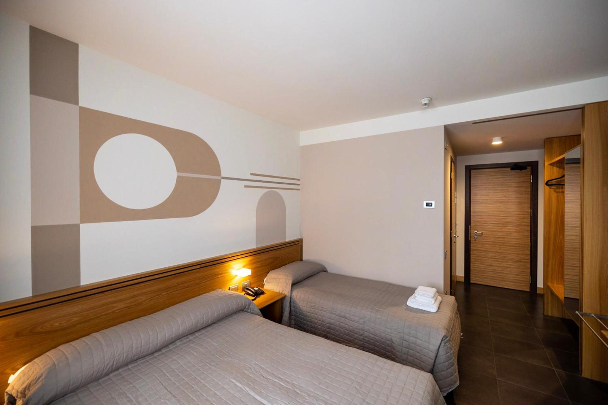 Classic Triple Room - Photo 21