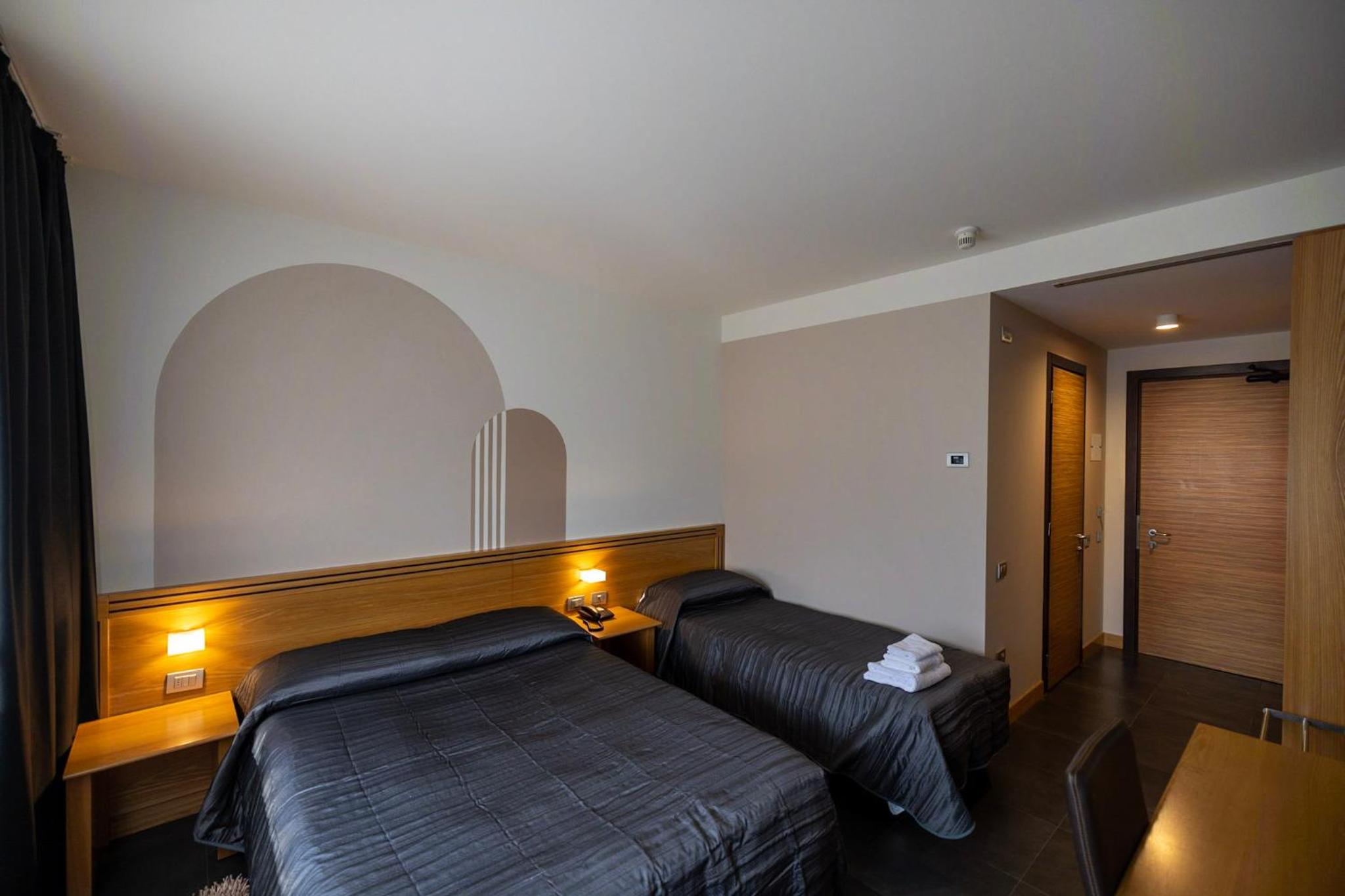 Classic Triple Room - Photo 22