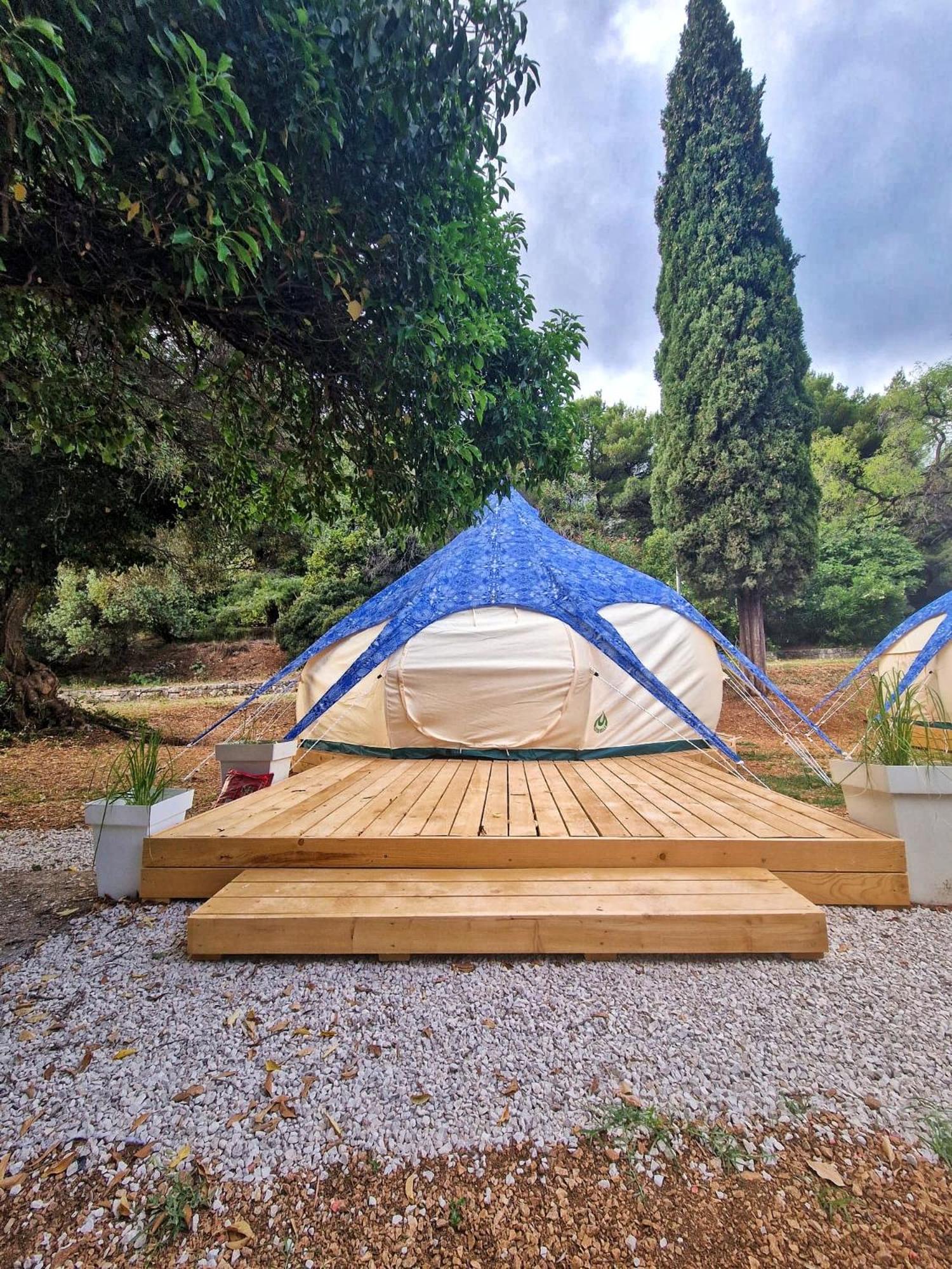 Tent - Photo 2