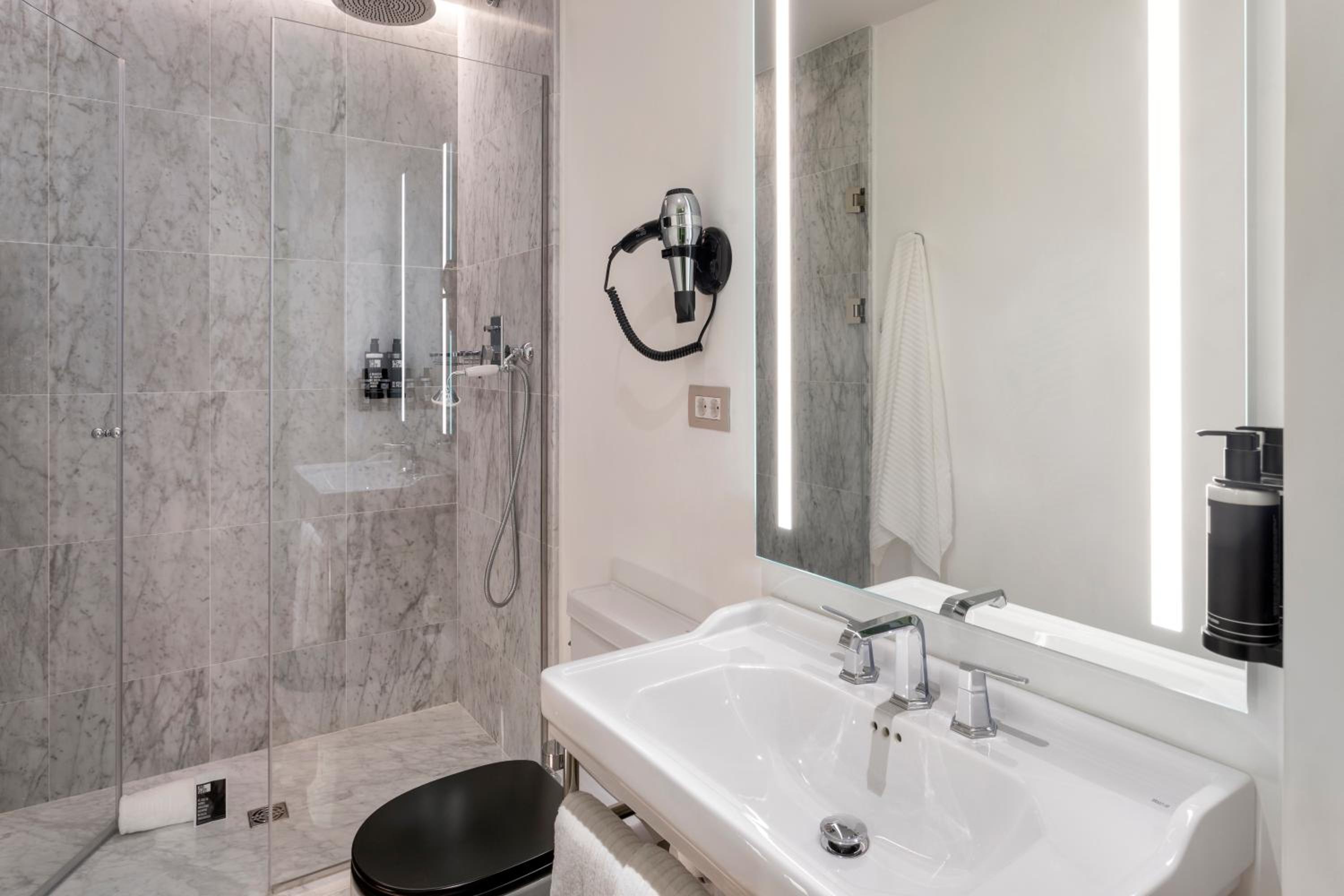 Superior Double or Twin Room photo 2