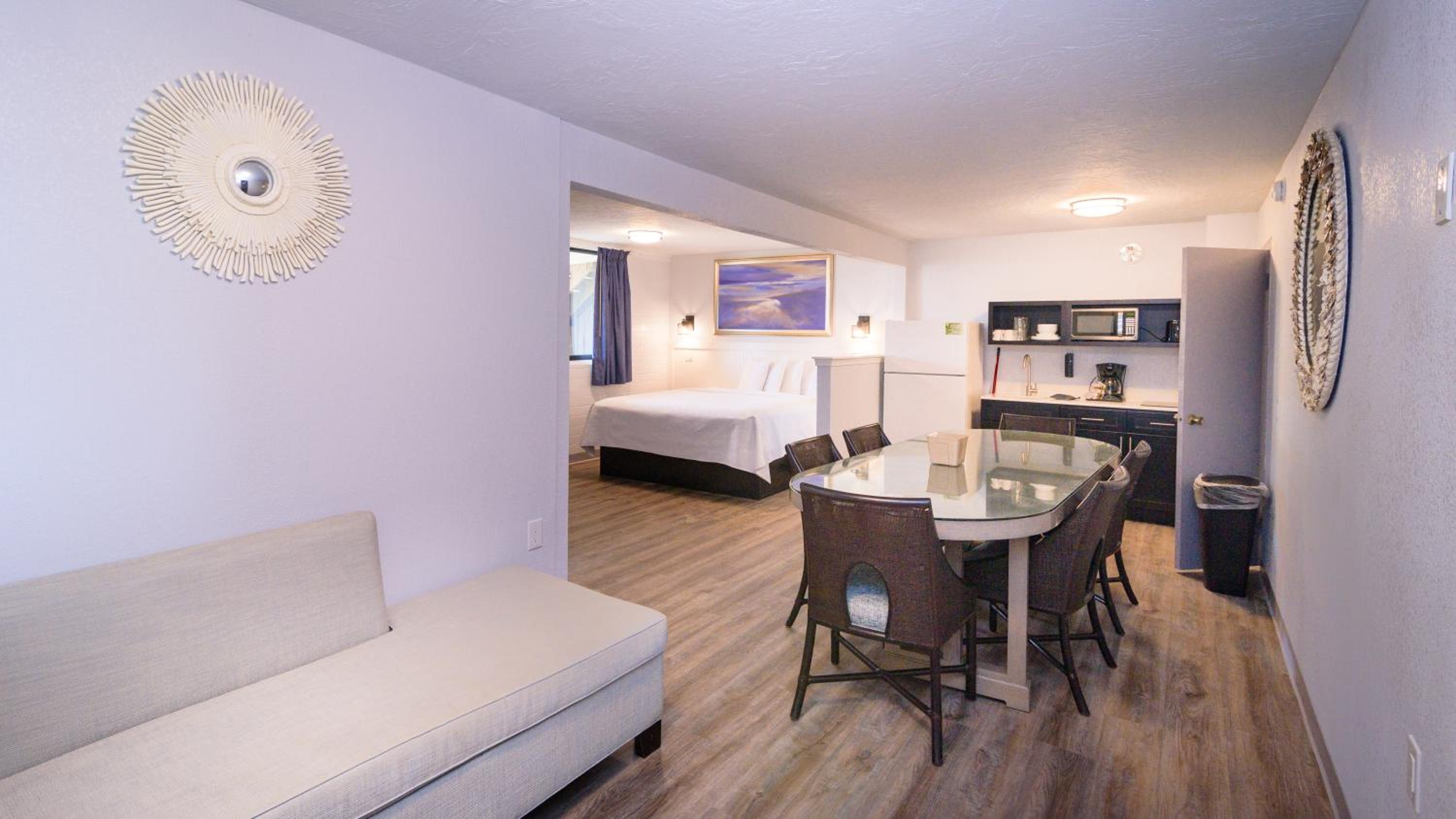 1st Floor: Oceanfront efficiency with 1 king and 2 queen beds
