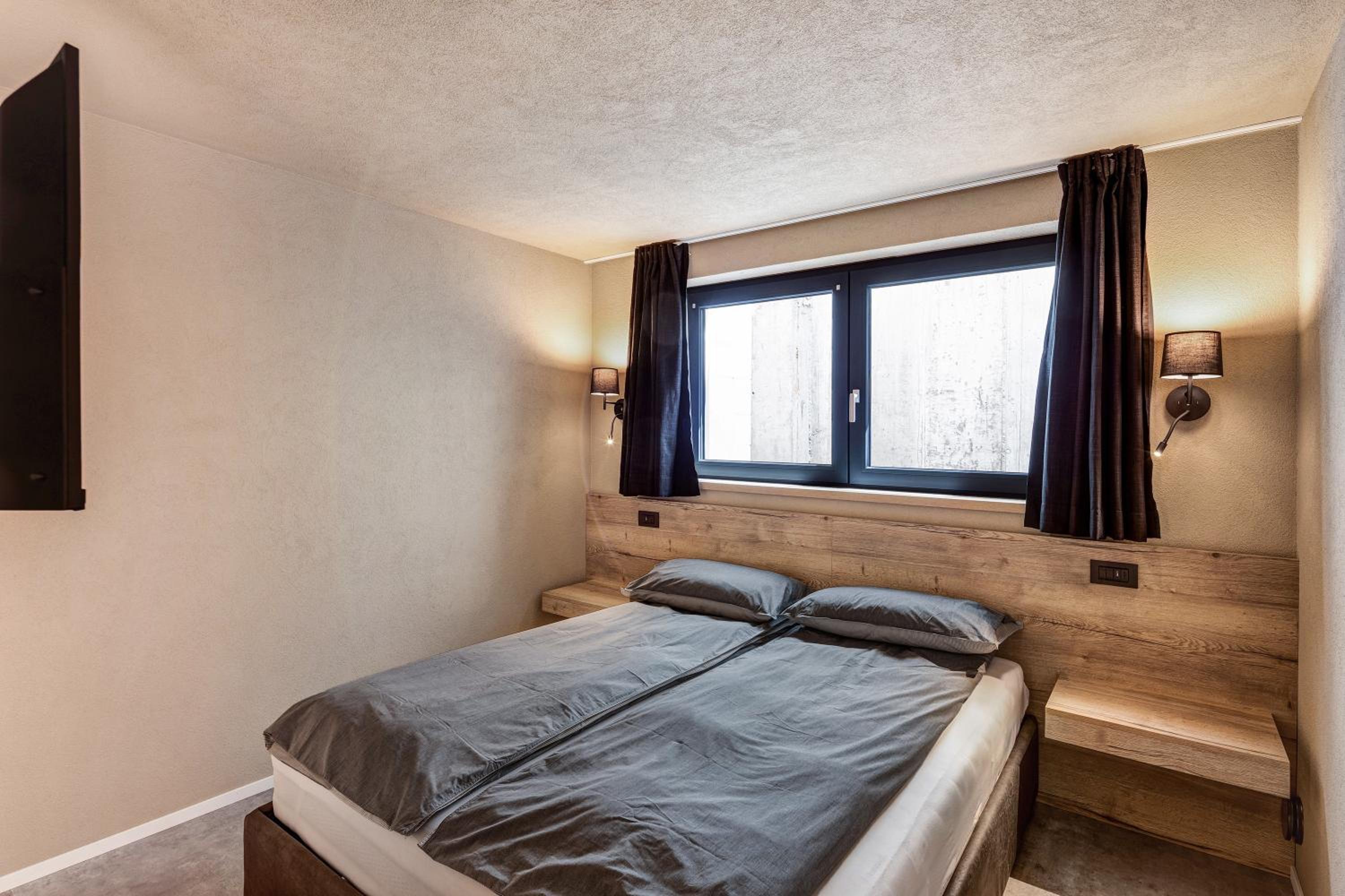 Two-Bedroom Deluxe Apartment with Garden View
