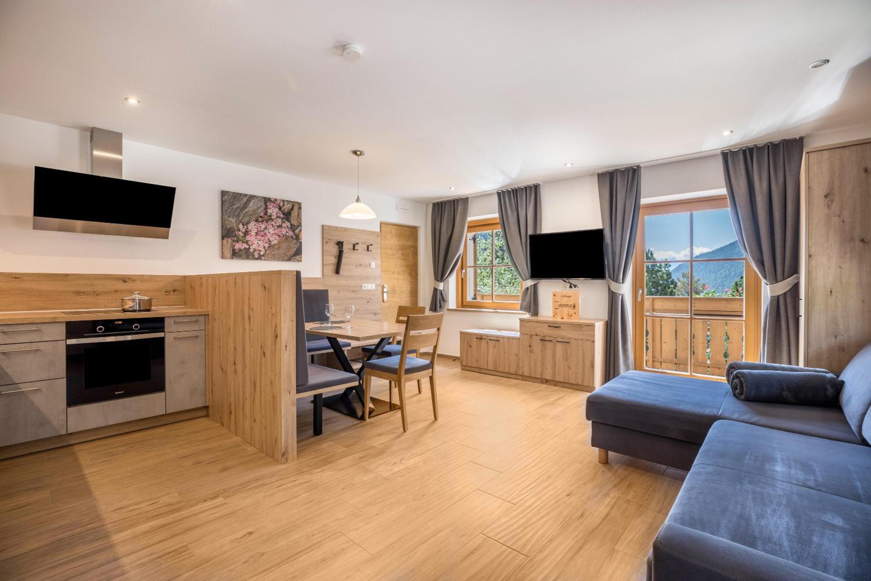 Two-Bedroom Deluxe Apartment with Garden View photo 1