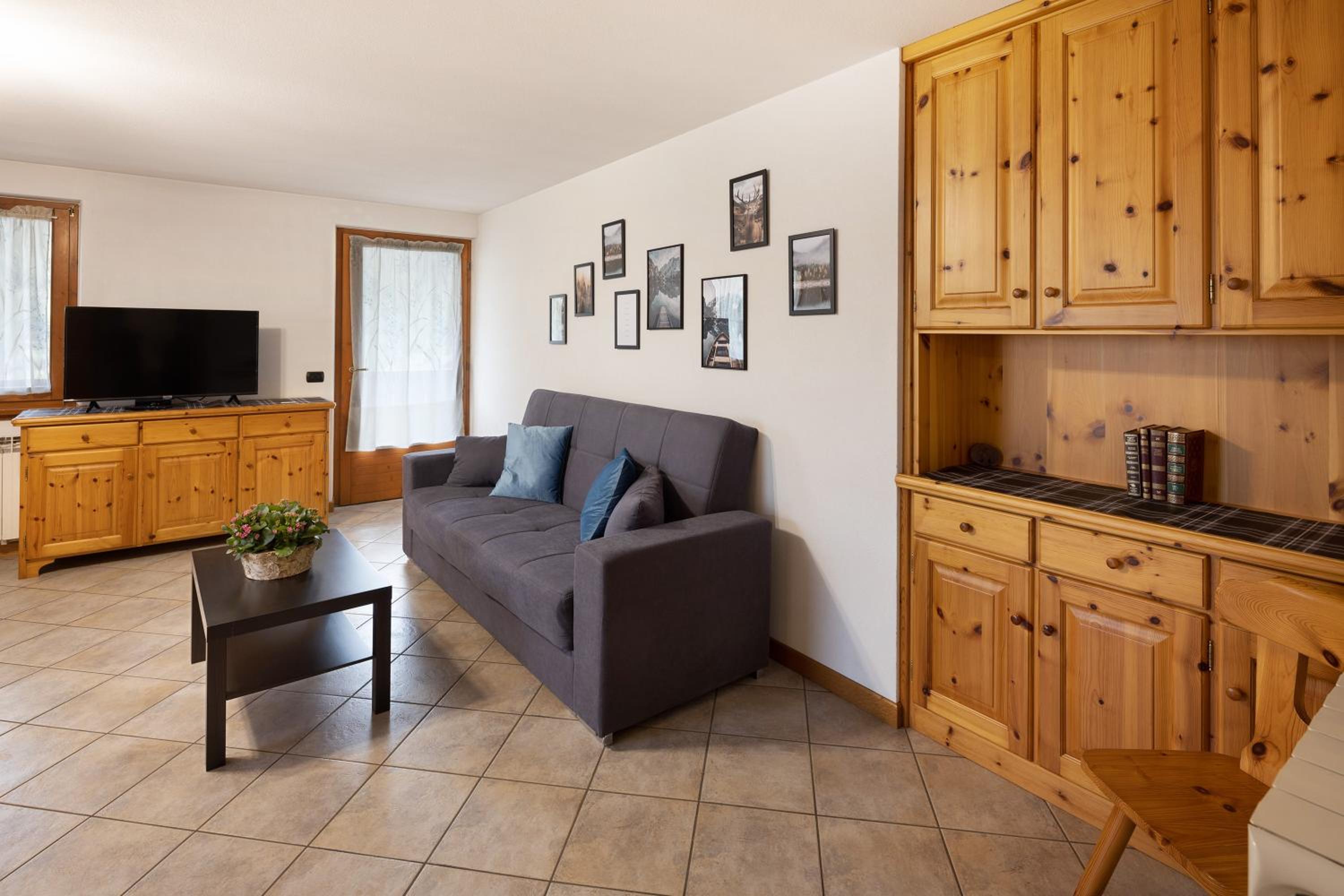 Two-Bedroom Deluxe Apartment with Balcony photo 1