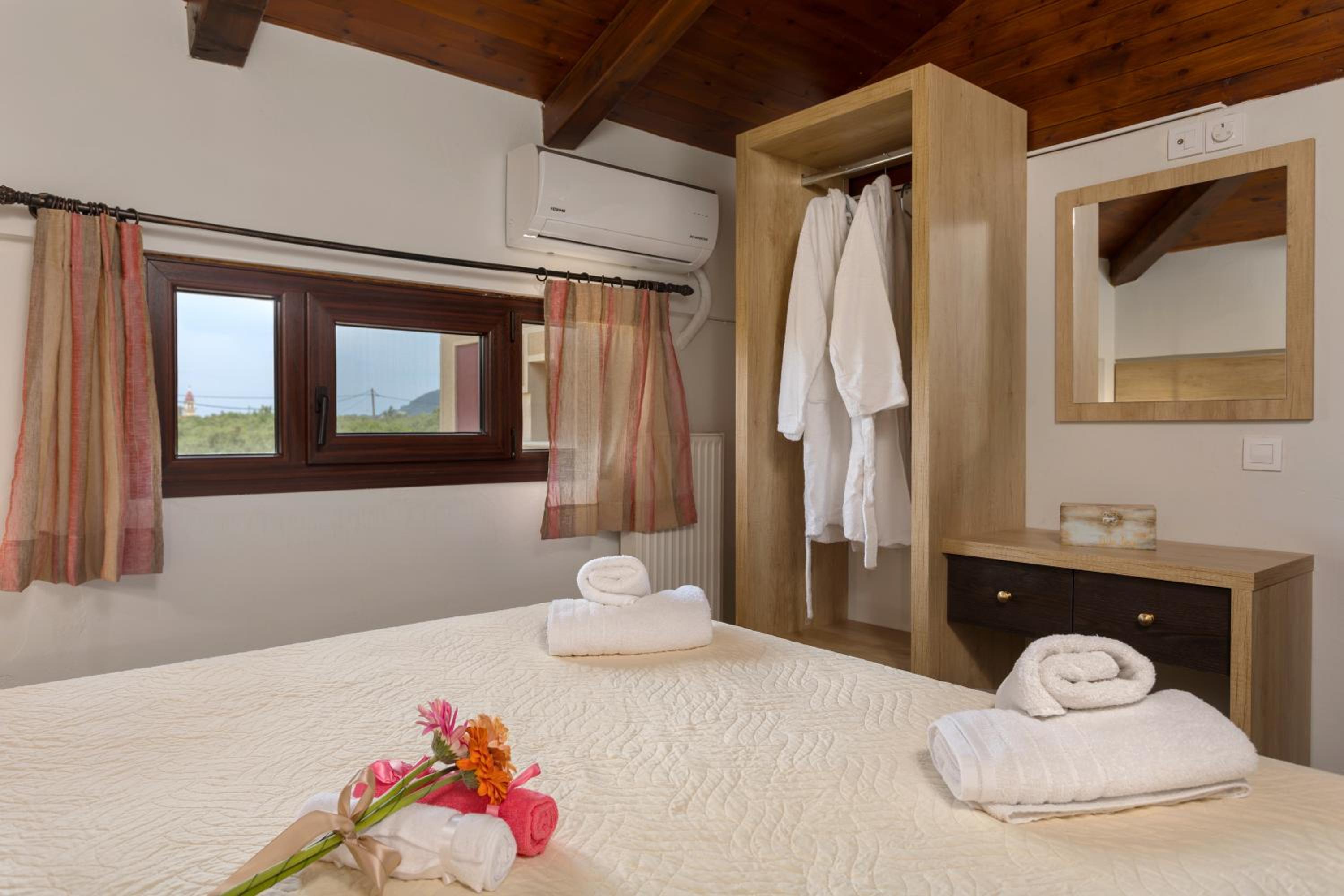 Seven-Bedroom Villa with Private Pool photo 2